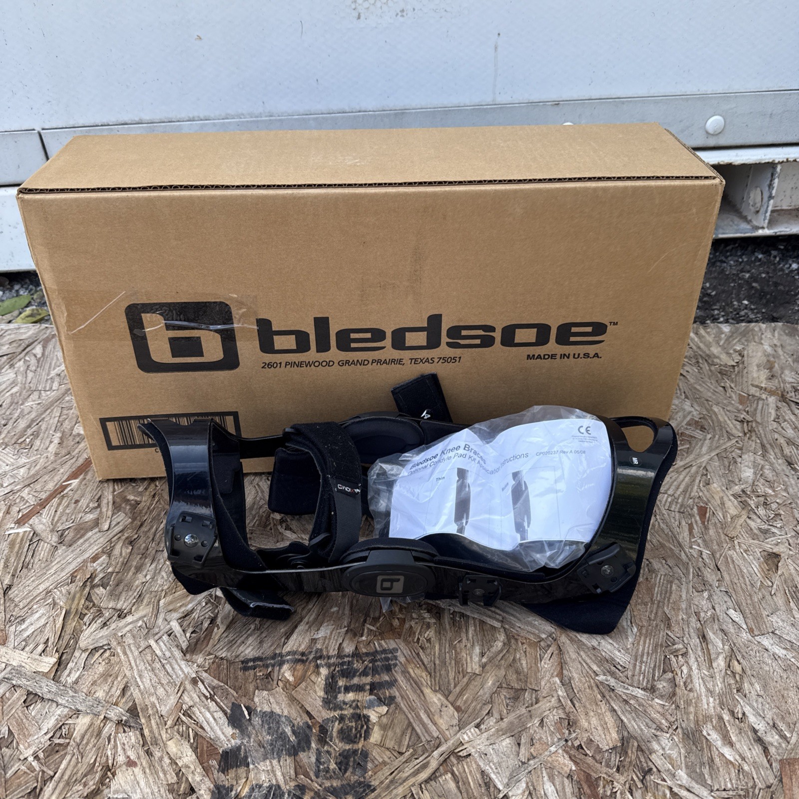 BLEDSOE AXIOM-D Hinged Right Knee Brace ACL PCL MCL LCL Support Size Medium