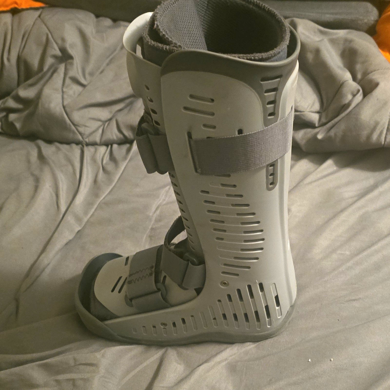 Gray Adjustable Plastic Orthopedic Walking Boot Brace for Foot Ankle Leg