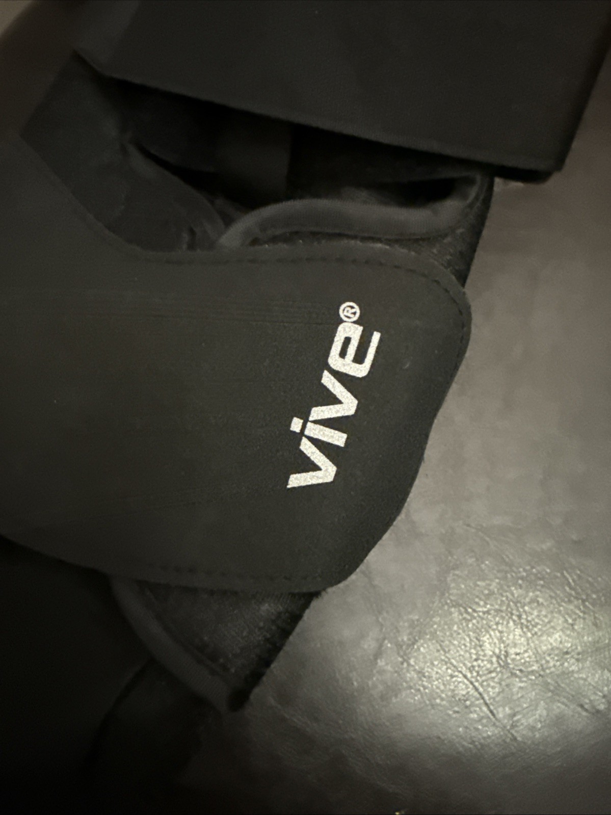 VIVE Closed Toe Post Op Shoe Square Toe-Light Weight Right/Left, Unisex. Large
