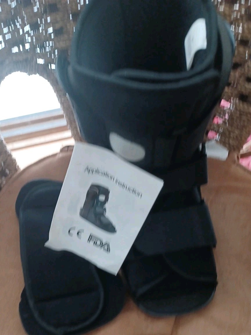 Jewlri Air Walking Fracture Short Boot Sprained Ankle/Broken Foot Blk Med Adjust