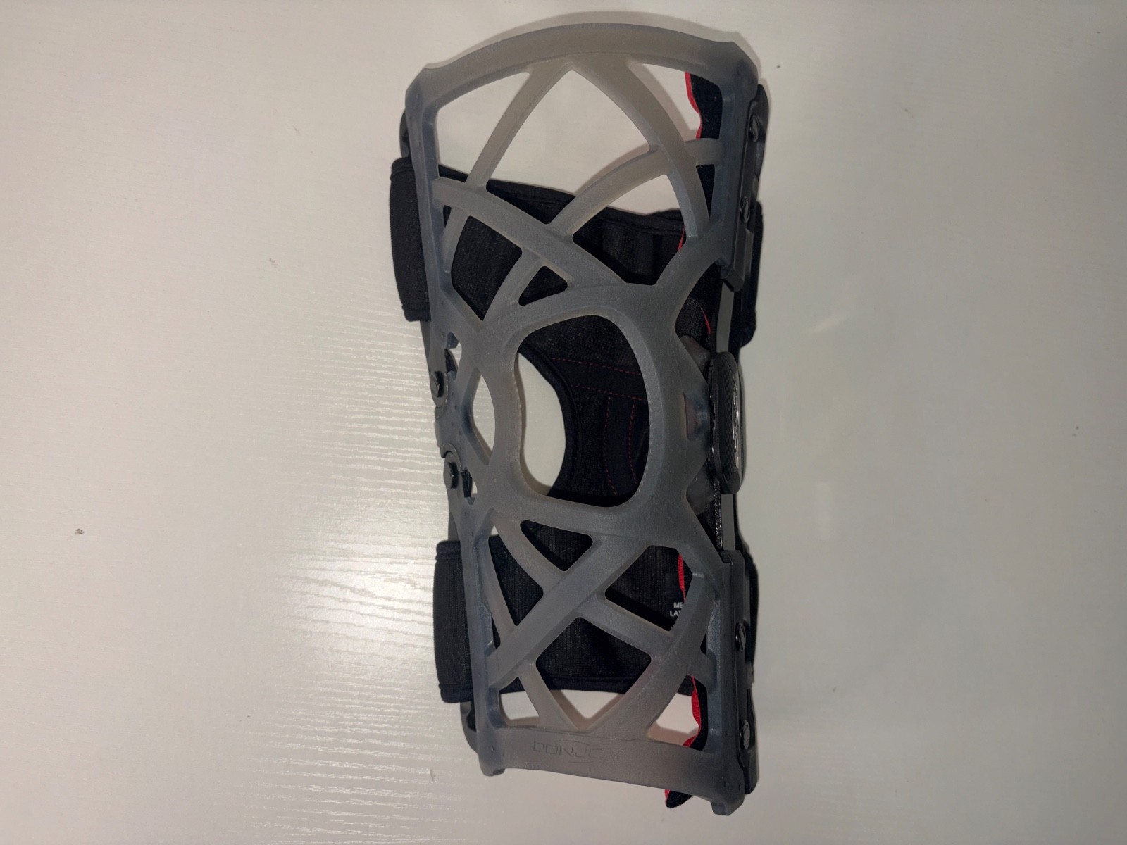 New DonJoy OA Reaction Web Knee Brace Medium M Left/Right 11-7427-3