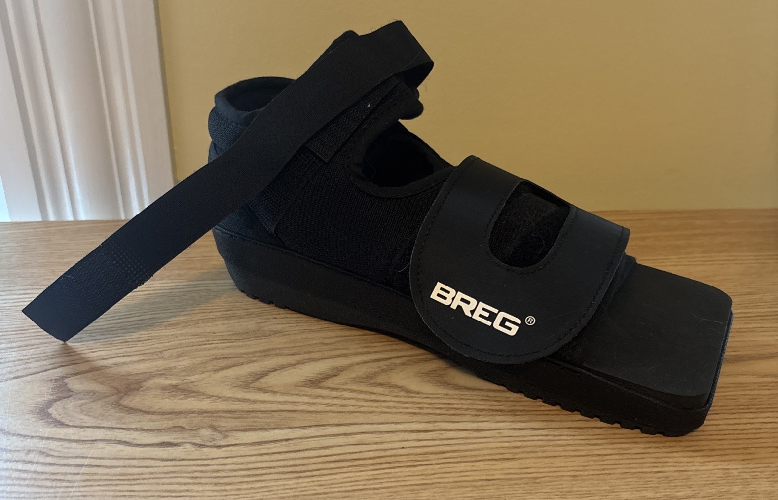 Breg Women’s Square Toe Post Op Shoe Foot Brace Small