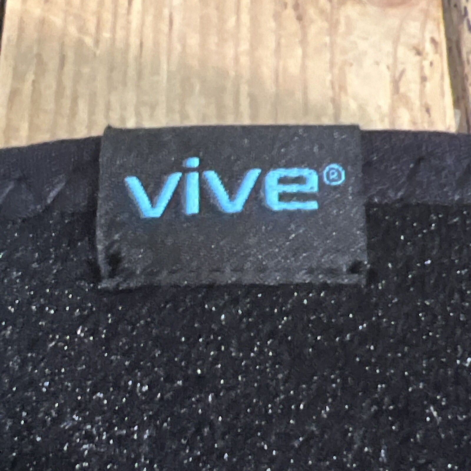 VIVE Knee Brace Black – Unisex Open Patella Wrap Adjustable Strap One Size Fits