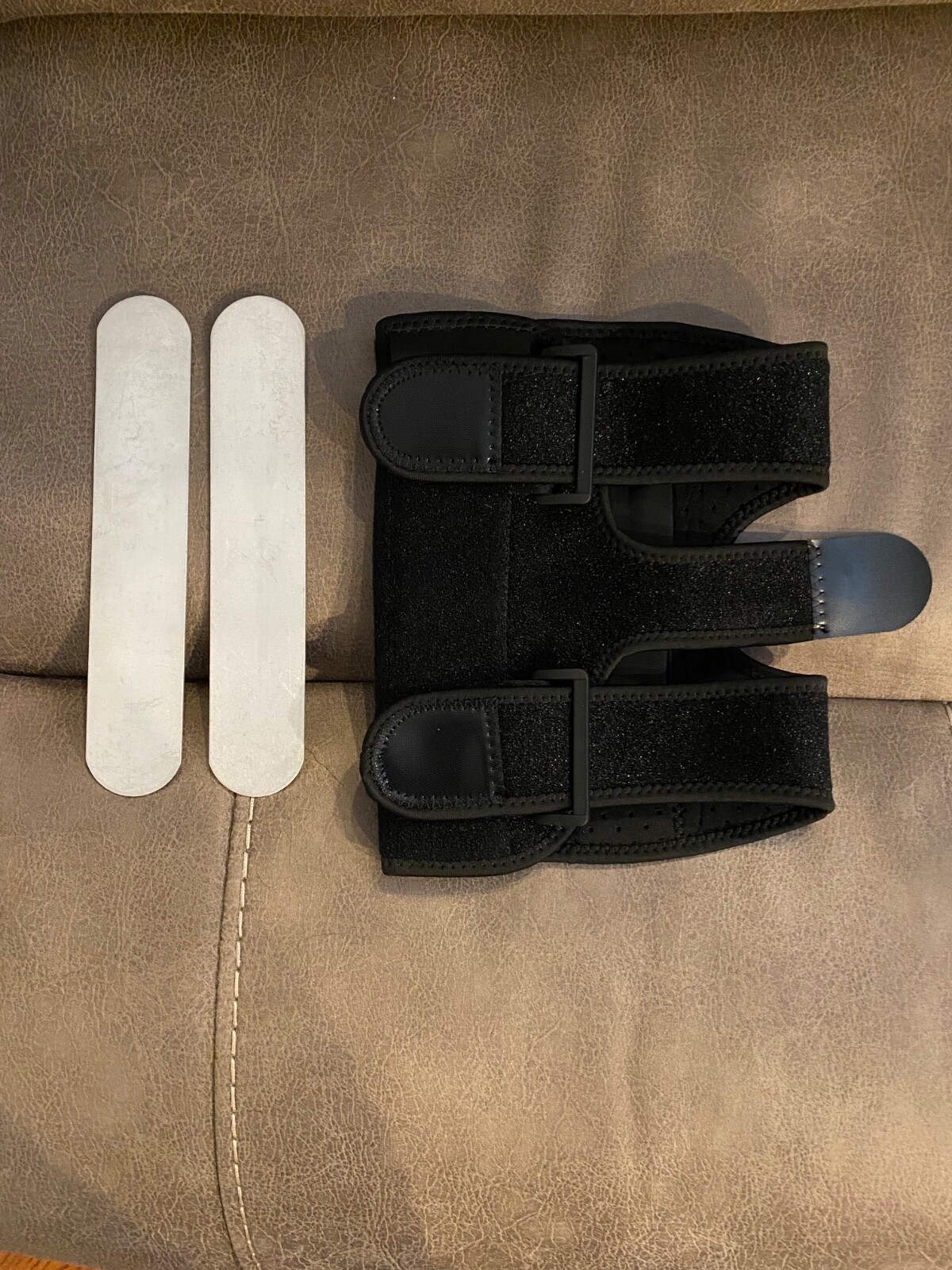Elbow support brace with 2 metal stabilizers (removable). Adjustable sizing.