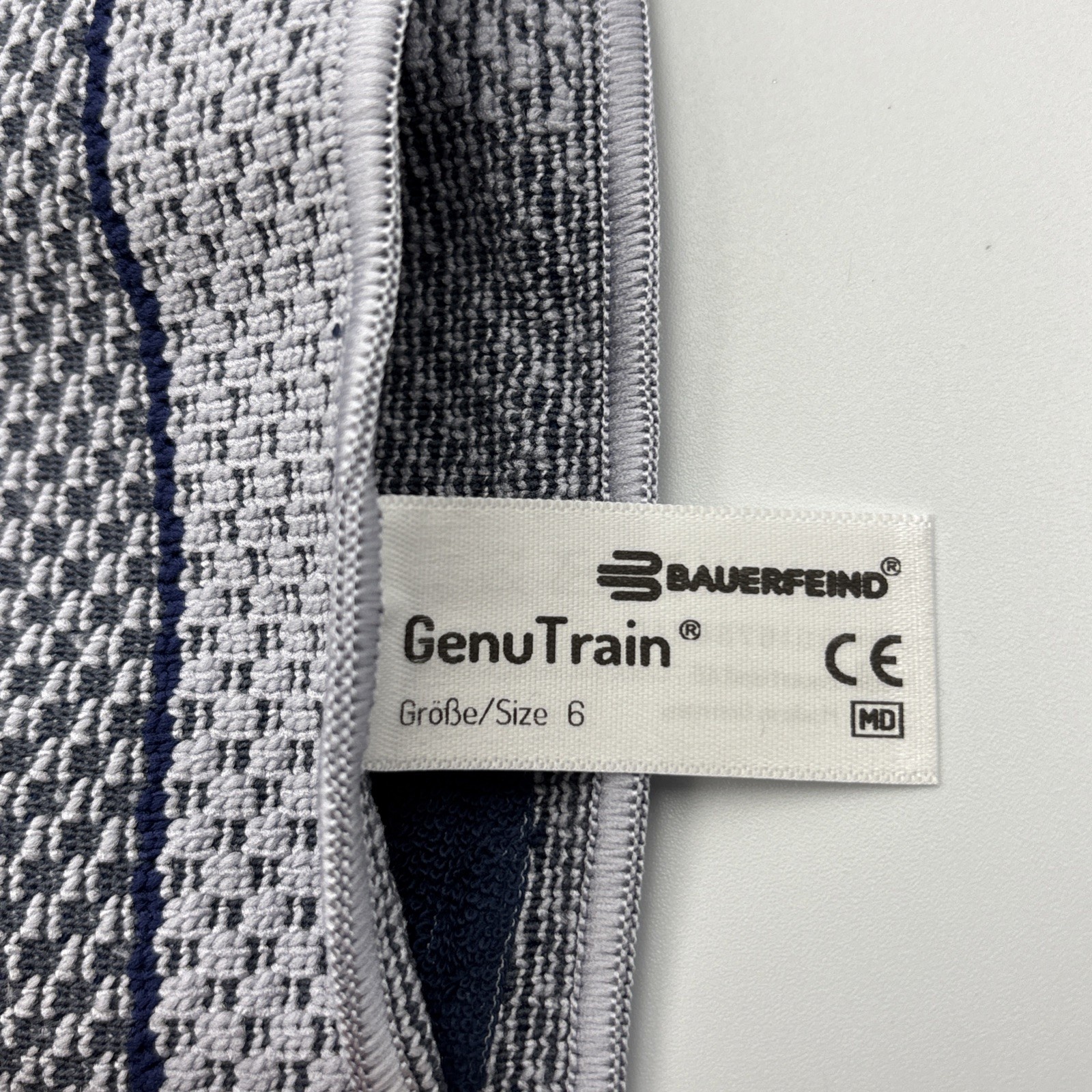 Bauerfeind GenuTrain Knee Support Size 6 Titan/Blue New Open Box