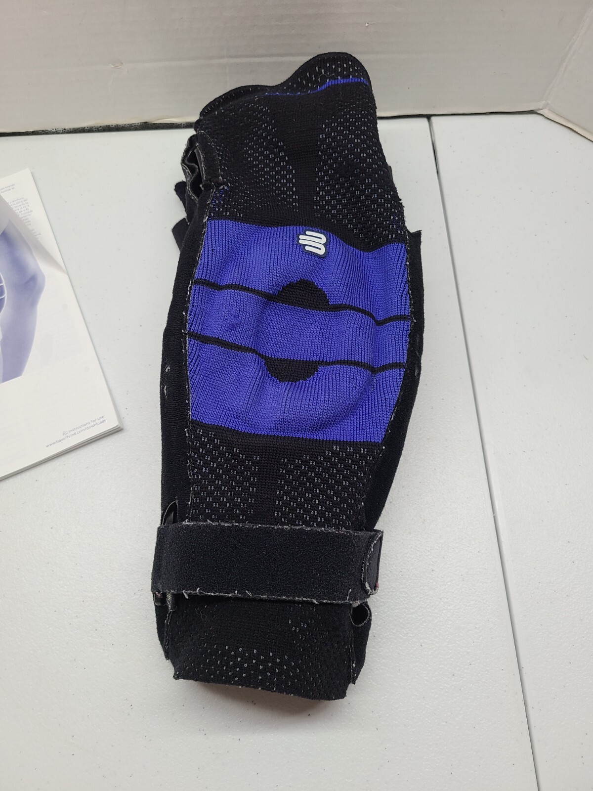 READ DESCRIPTION SEE PHOTOS Bauerfeind GenuTrain S Breathable Knit Knee Brace