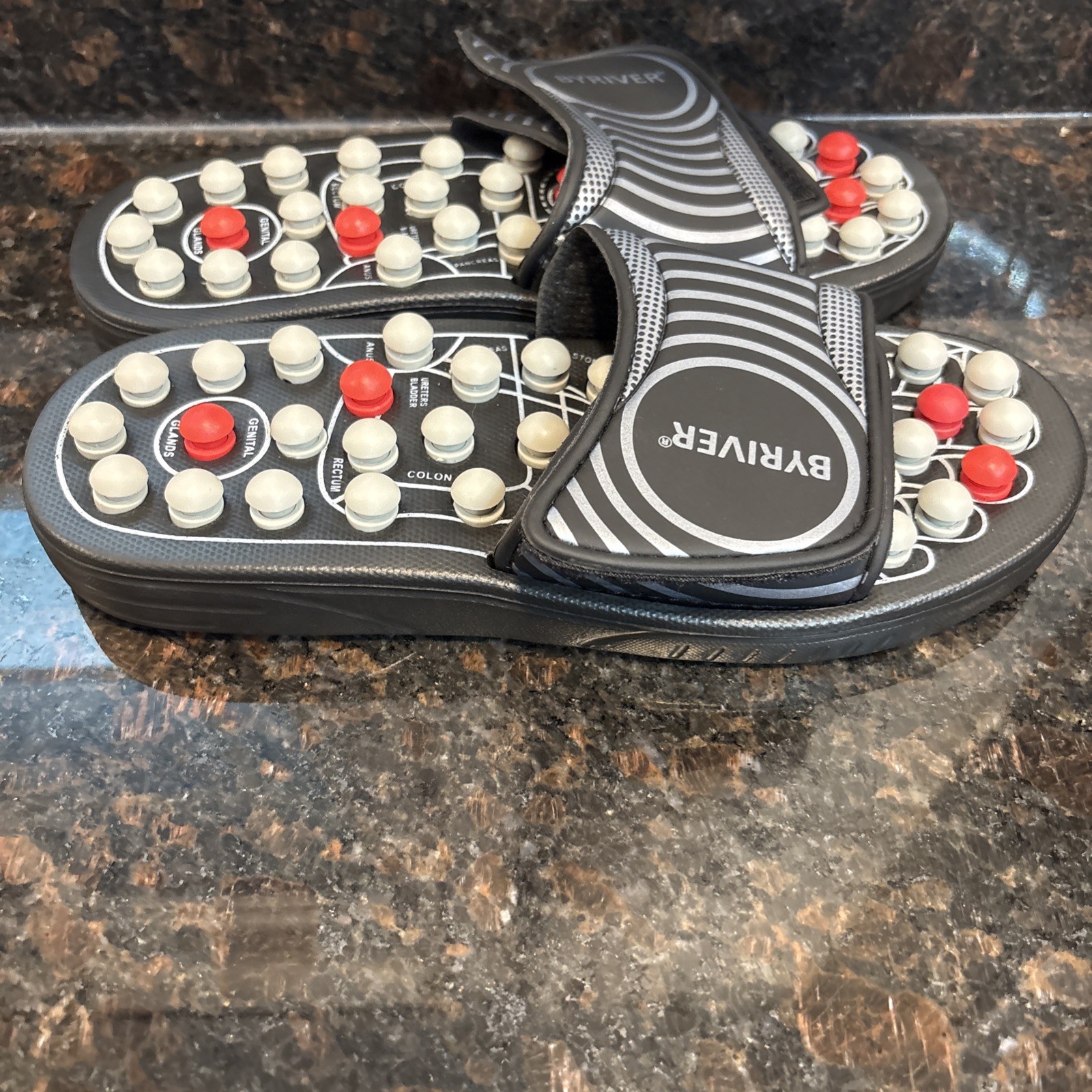 BYRIVER Tension Fatigue Relief Massager Men’s Medium Black Spring Slippers 8-10