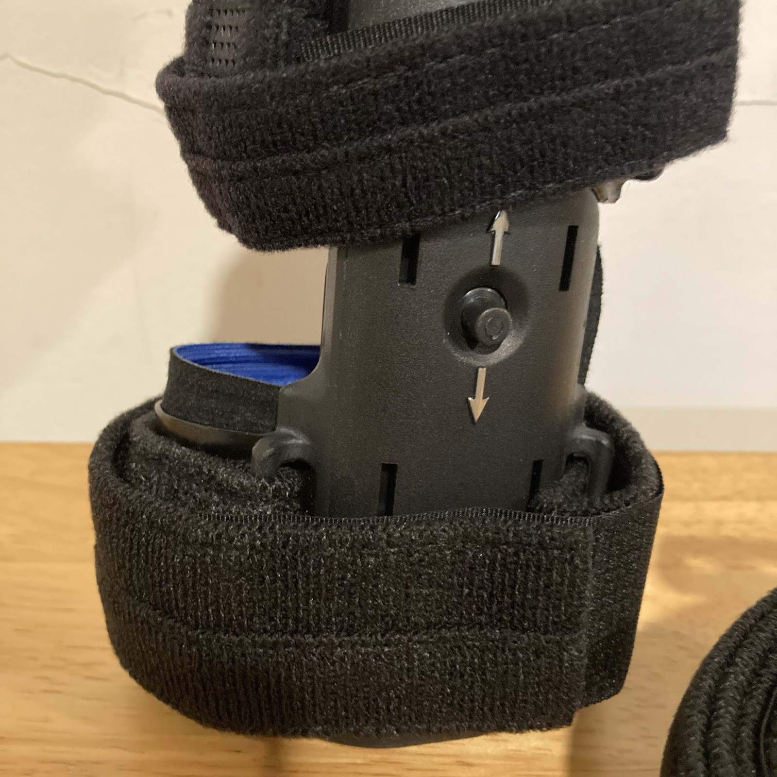 Advanced Ortho Universal Hinge Elbow Brace Right Arm 2320-R