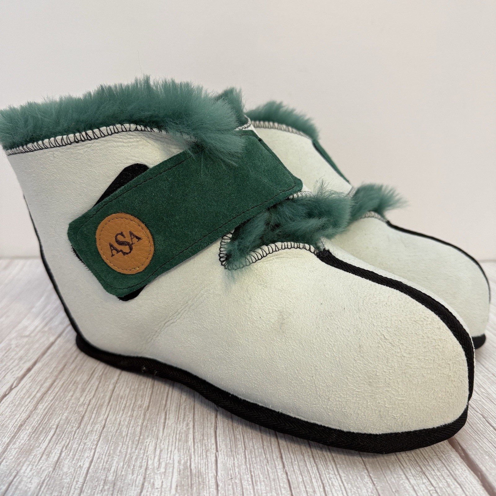 Australian Medical Sheepskin Apparel Short Boots Wool Size Medium ASA – Like New