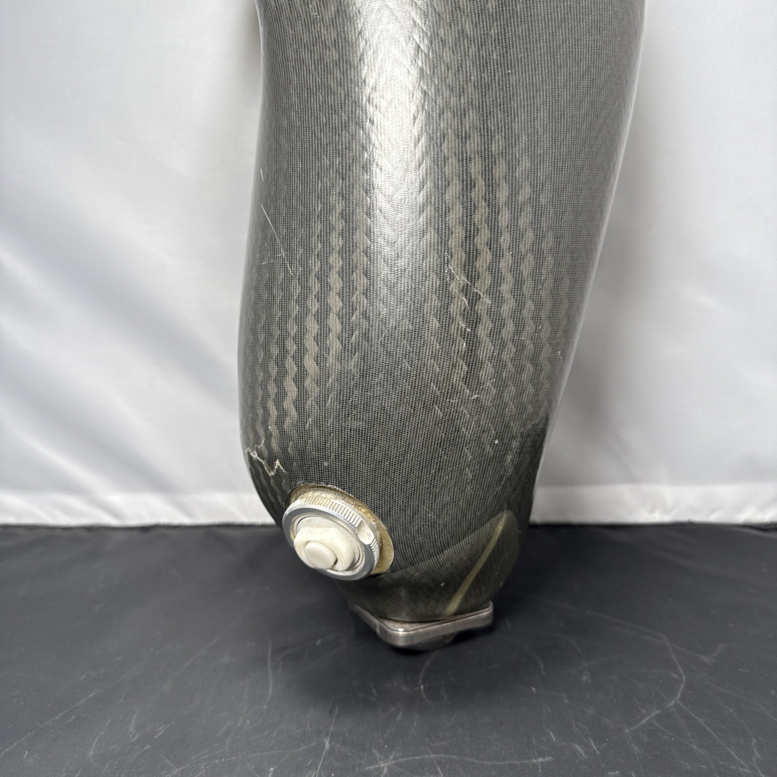 PROSTHETIC GRAY CARBON FIBER LEG SOCKET Above Knee Left Leg W Mounting Plate