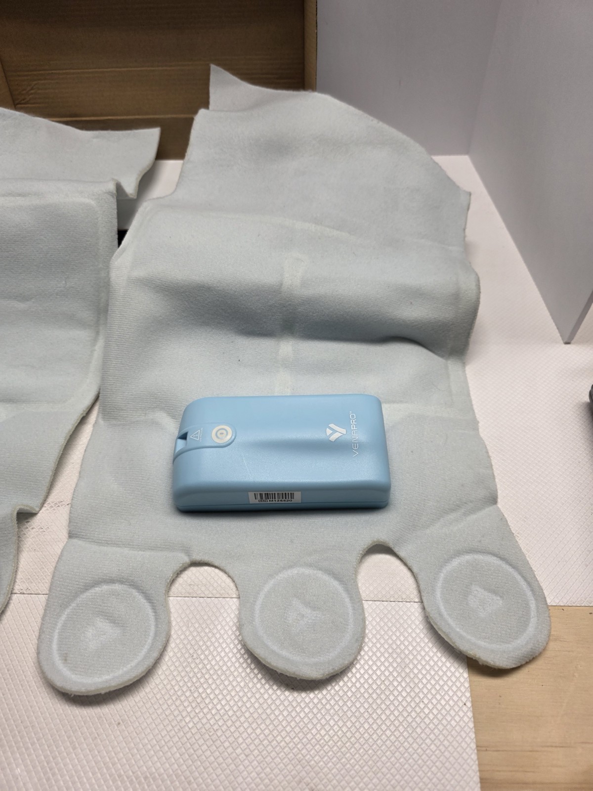 VenaPro Portable DVT Compression Therapy System DJO Global w Sleeves Charger