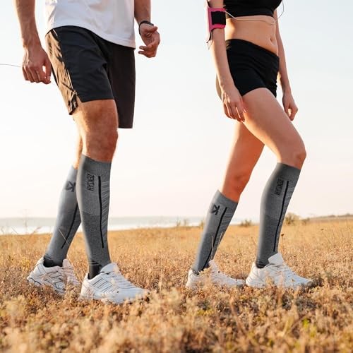 Featherweight Compression Socks – Ultra-Lightweight Running Small Black