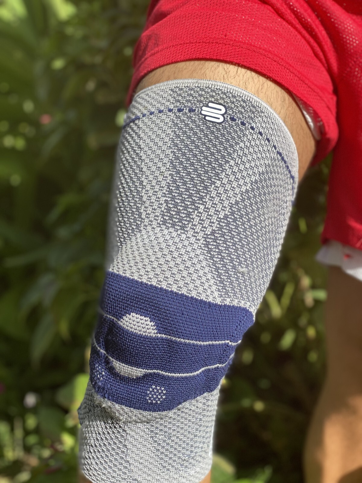 Bauerfeind GenuTrain Size 0 Silikon Dots on Top Knee Brace Patella Support Sleev