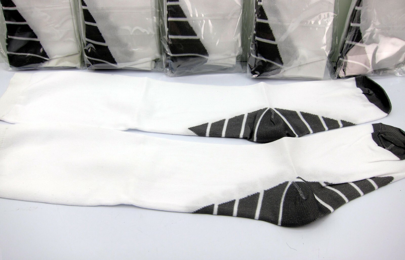 NEW 6 Pr Women’s Compression Socks White Grey 15-20 mmhg Medium Medical Running