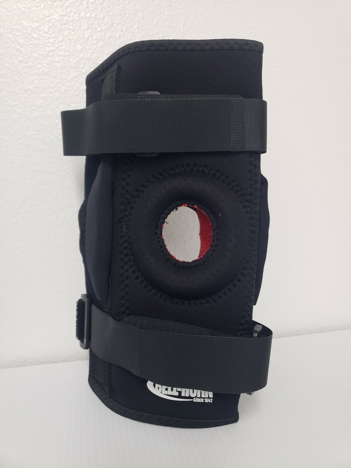 BELL HORN Bandage Open Patella Knee Support Neoprene-Blend Black Size S/M