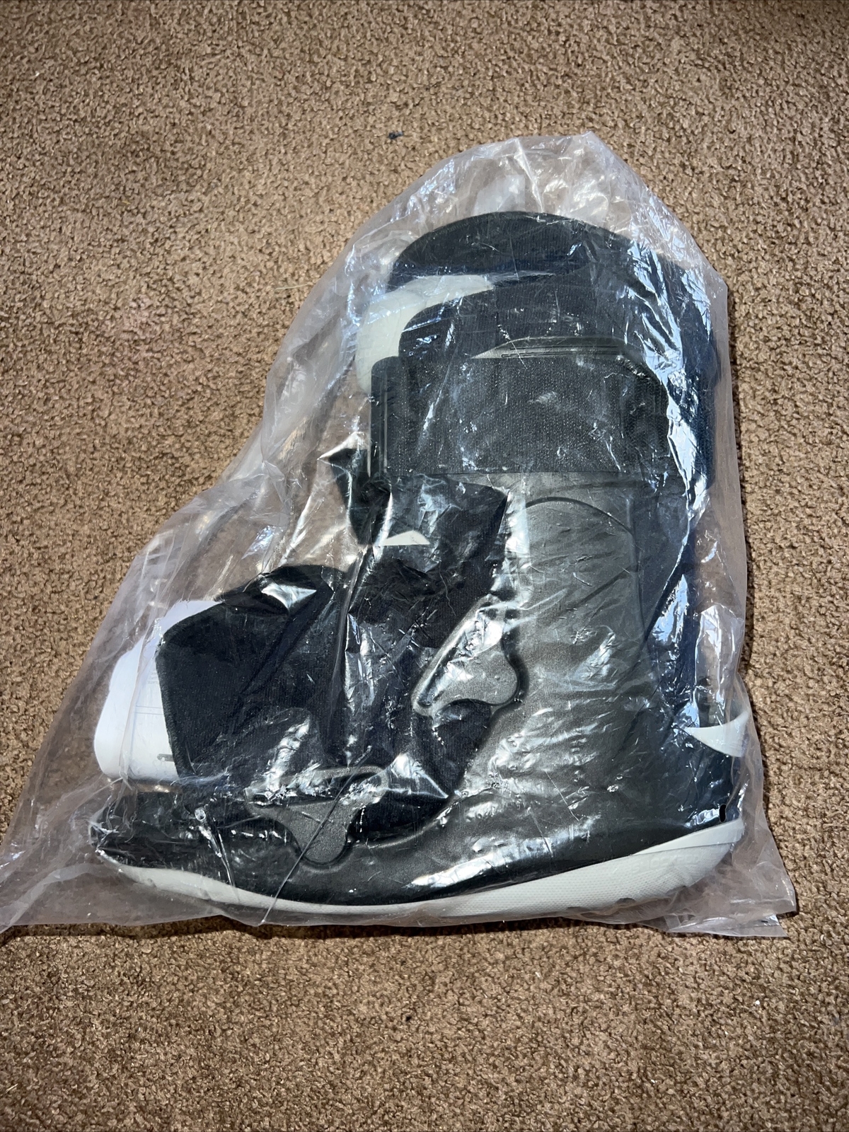 10105 Ovation Medical Pneumatic Shockpod Short Walker Brace Medium – Gray/Black