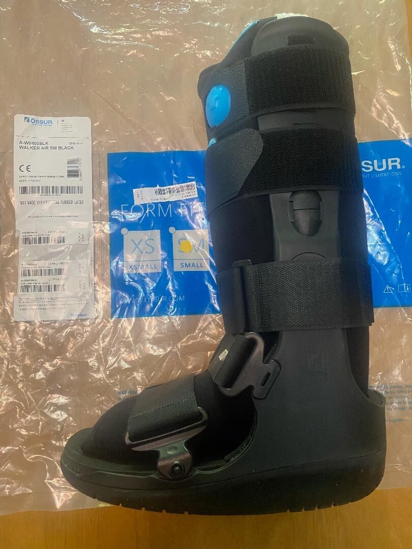 ossur walking boot form fit air walker small #A-W0400BLK. New