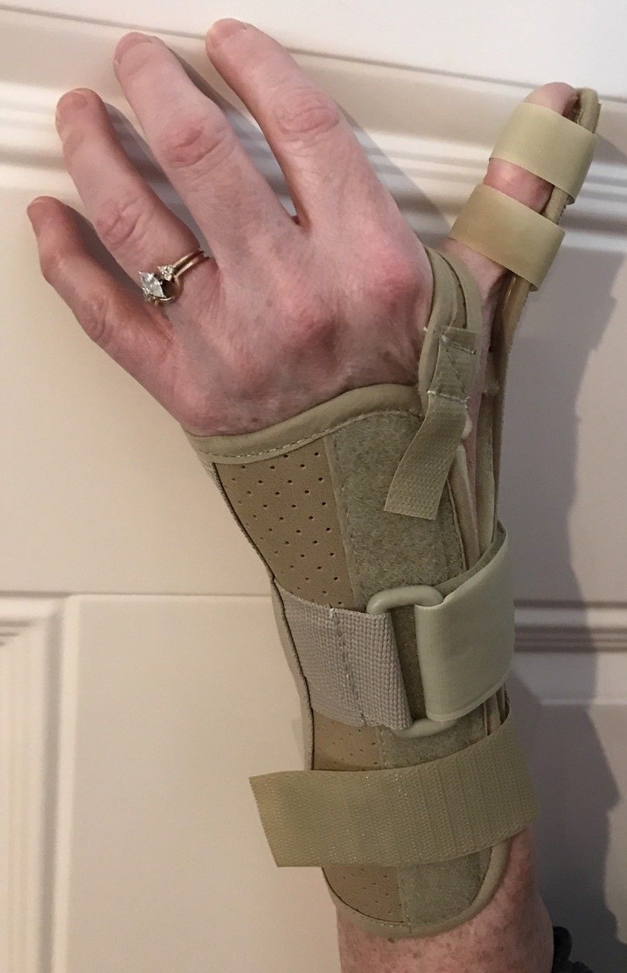 EBI Medical 2145-23 Vinyl Contoured Wrist Splint w/Abducted Thumb Beige Left Sm