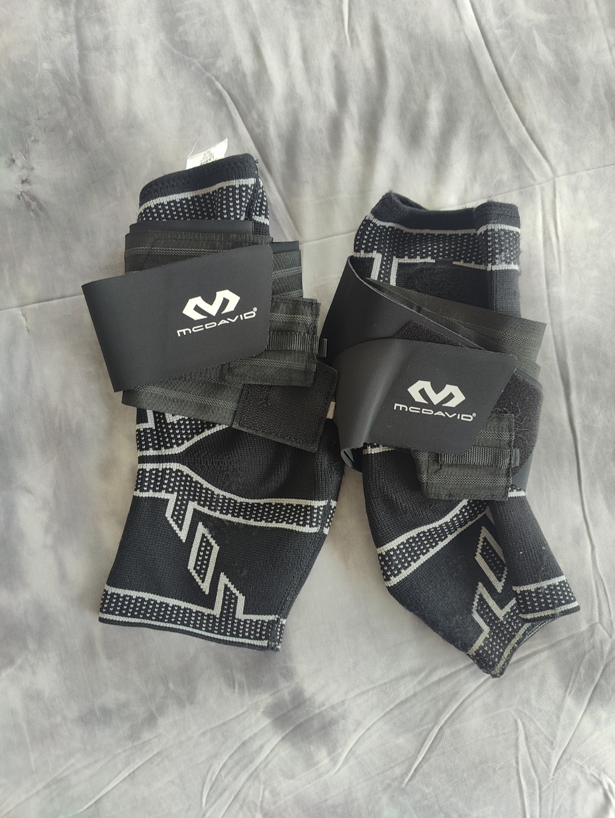 McDavid Elite Engineered Elastic Ankle Brace w/ Figure-6 Strap size L A PAIR
