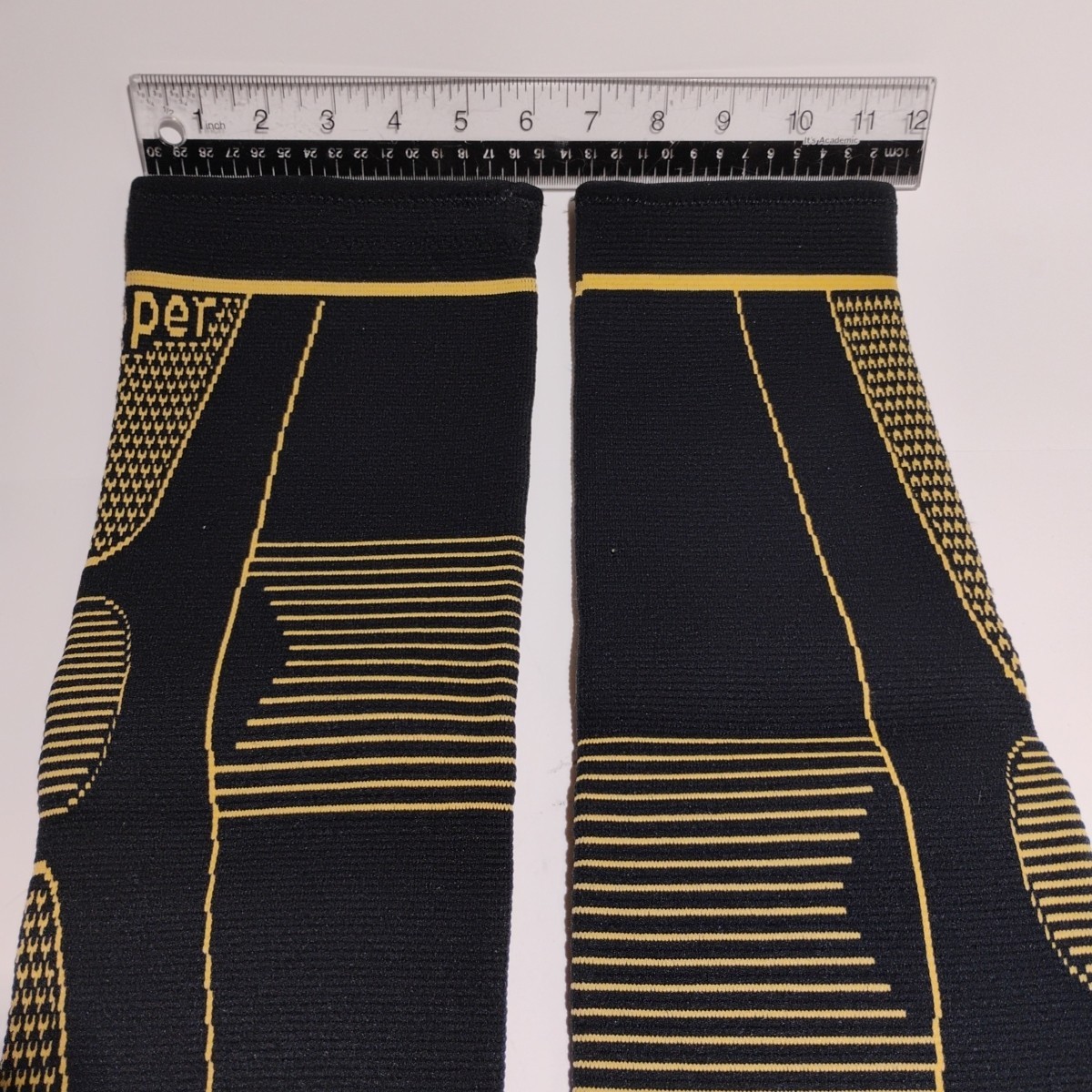 Knee Brace Size Medium (Black And Yellow) Compression -Comes In A Pair-sports