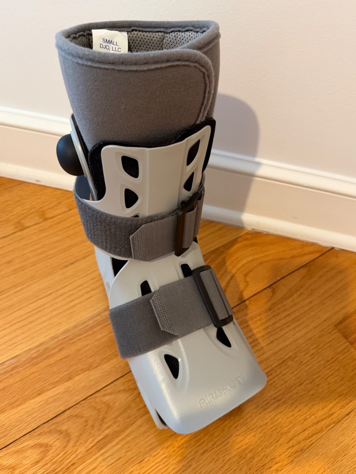 Aircast walking boot, size small, barely used