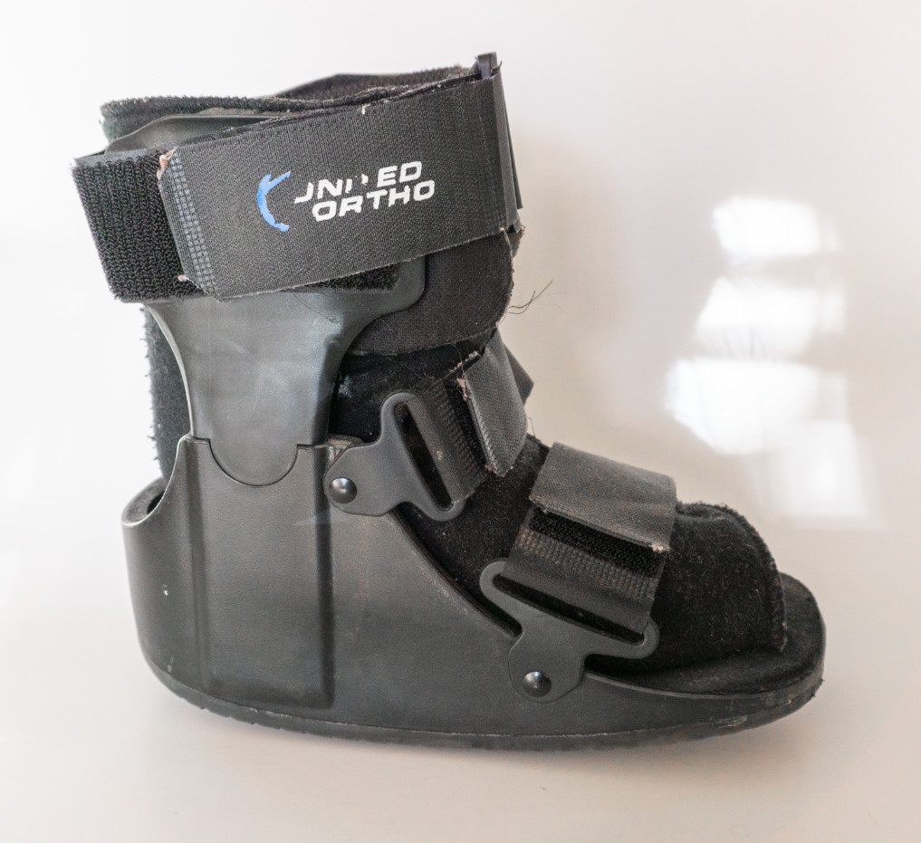 United Ortho USA14013 Short Cam Walker Fracture Boot Extra Small Medi Black Used