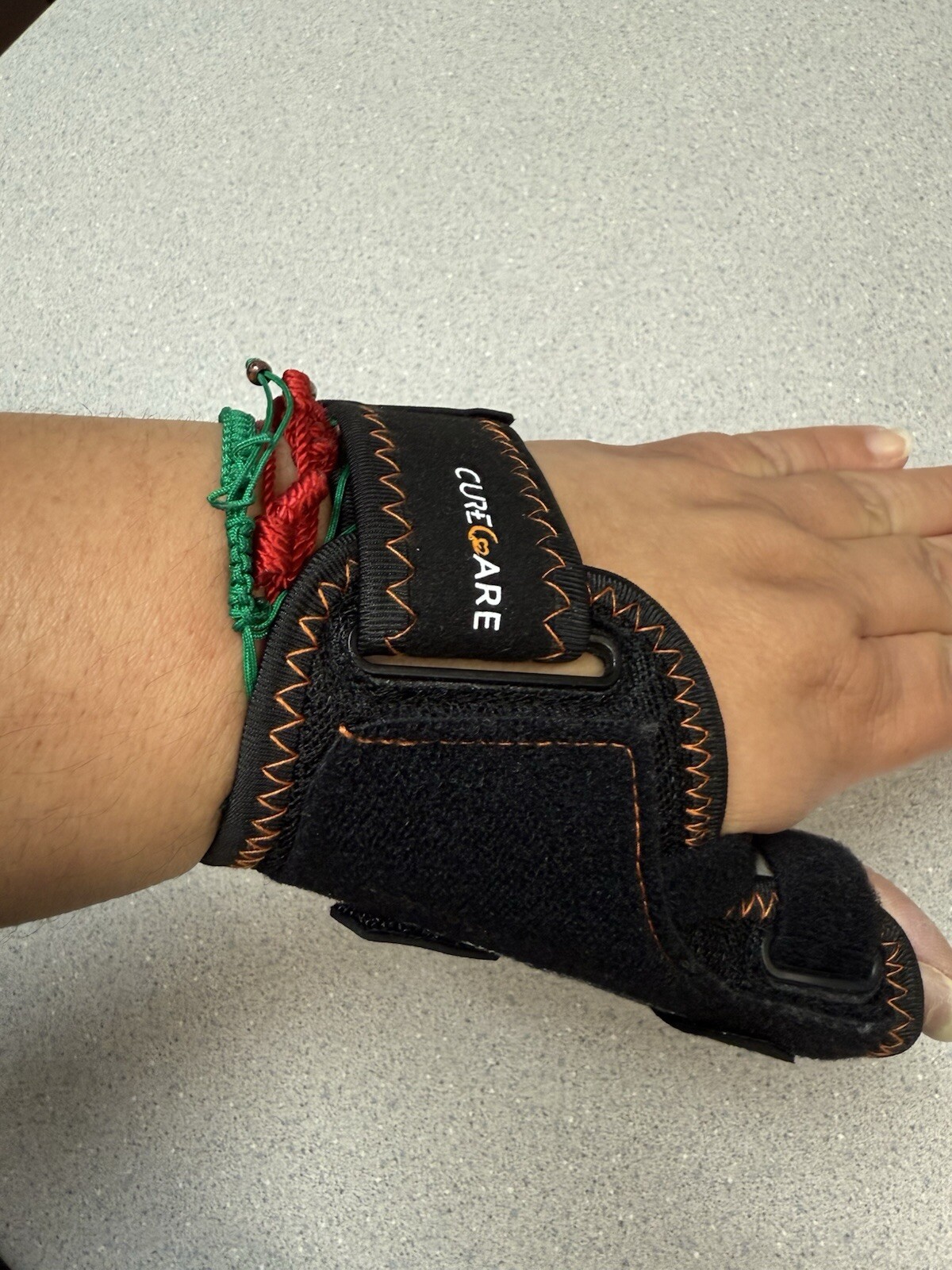 Curecare Adjustable Thumb Brace with Strap – CMC MCP Joint Splint One Size Left