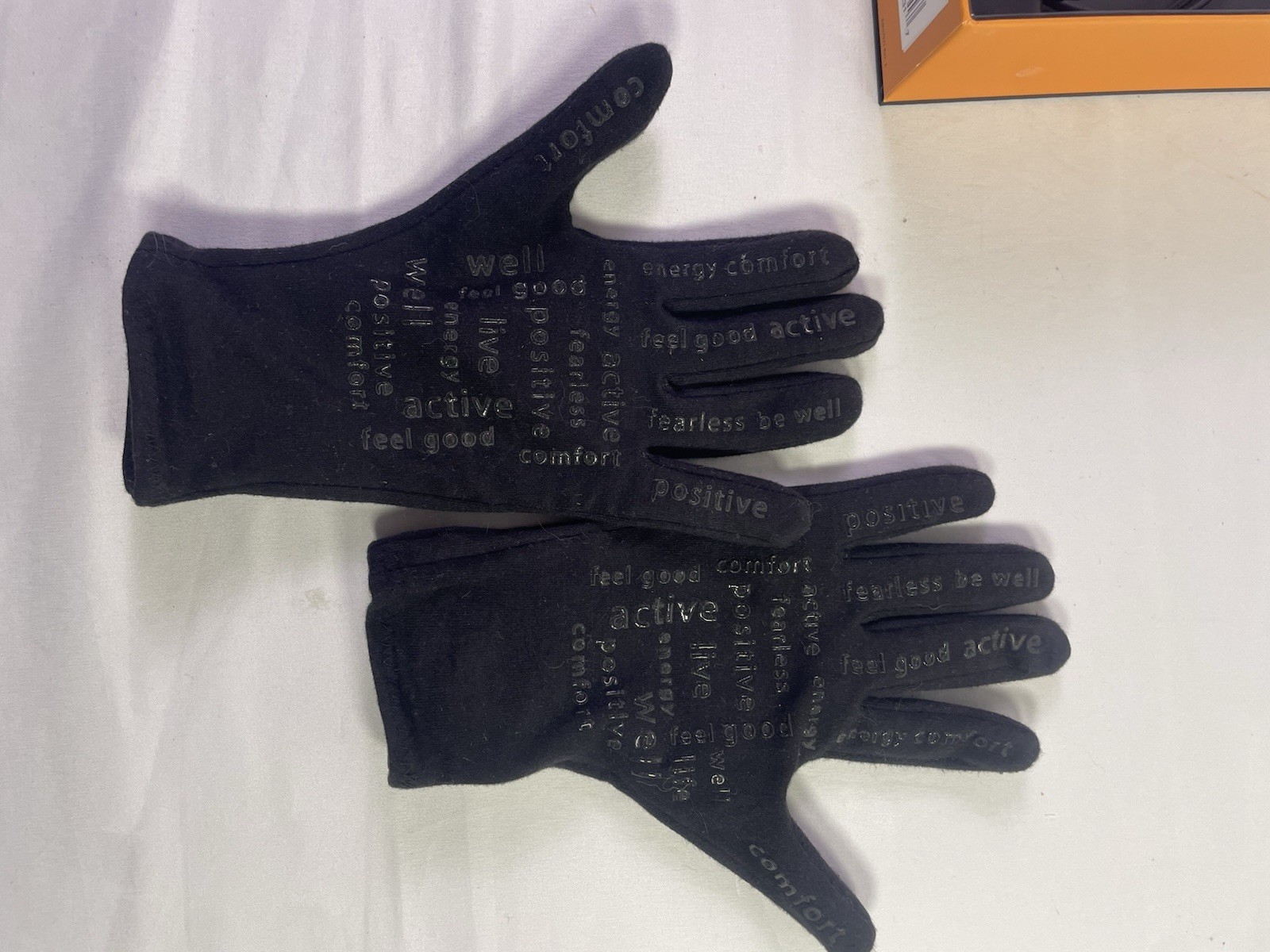 Intellinetix Wearable Vibrating Therapy Gloves – Adult Medium -BLACK