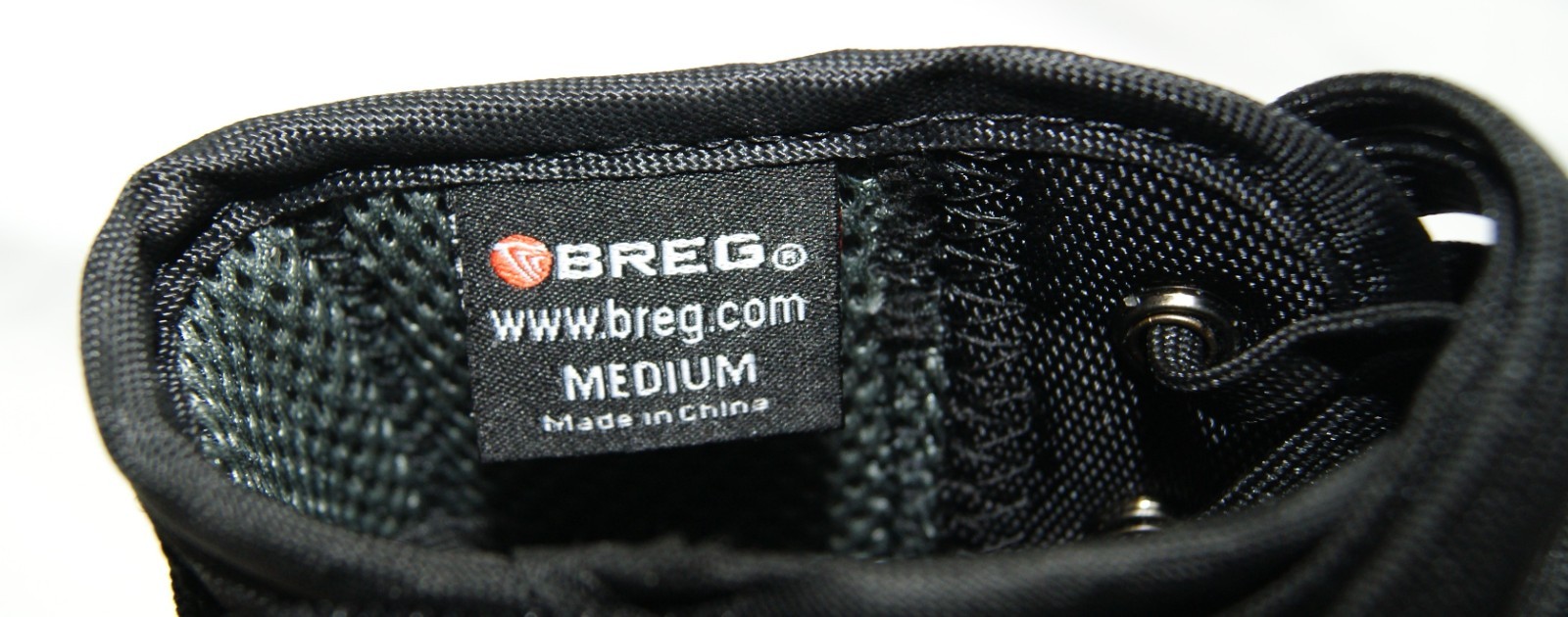 breg ankle brace medium black under foot wrap hook & loop closure