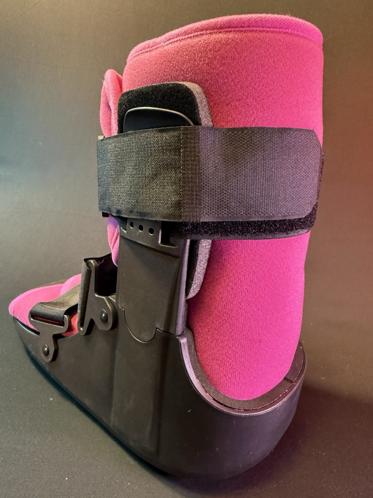 SB Low To Air Fracture Boot Large Pink Female 11.5-13.5 Male 10.5-13