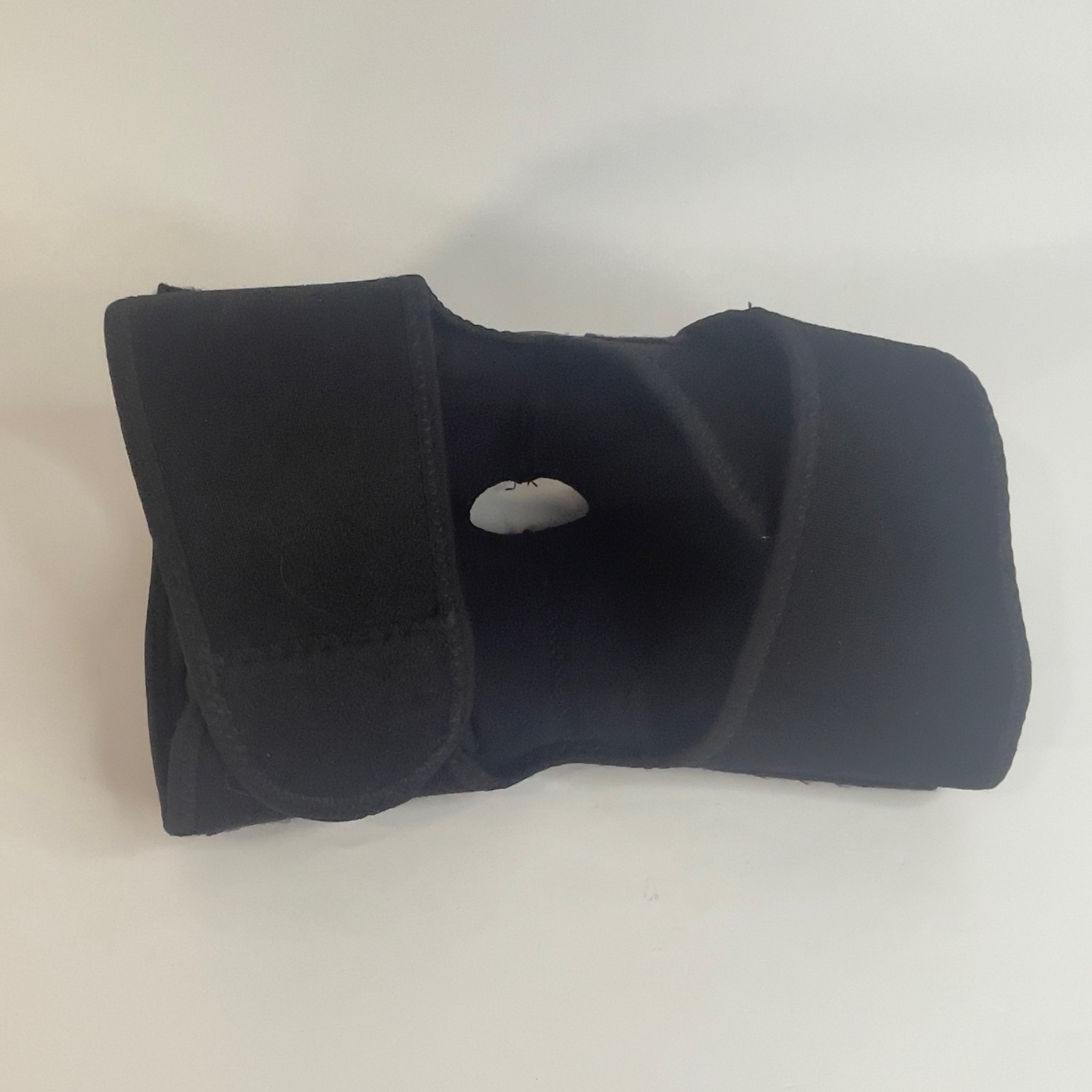 Mueller Hinged Knee Brace with Open Patella – Size L/XL (B56517) – BLACK