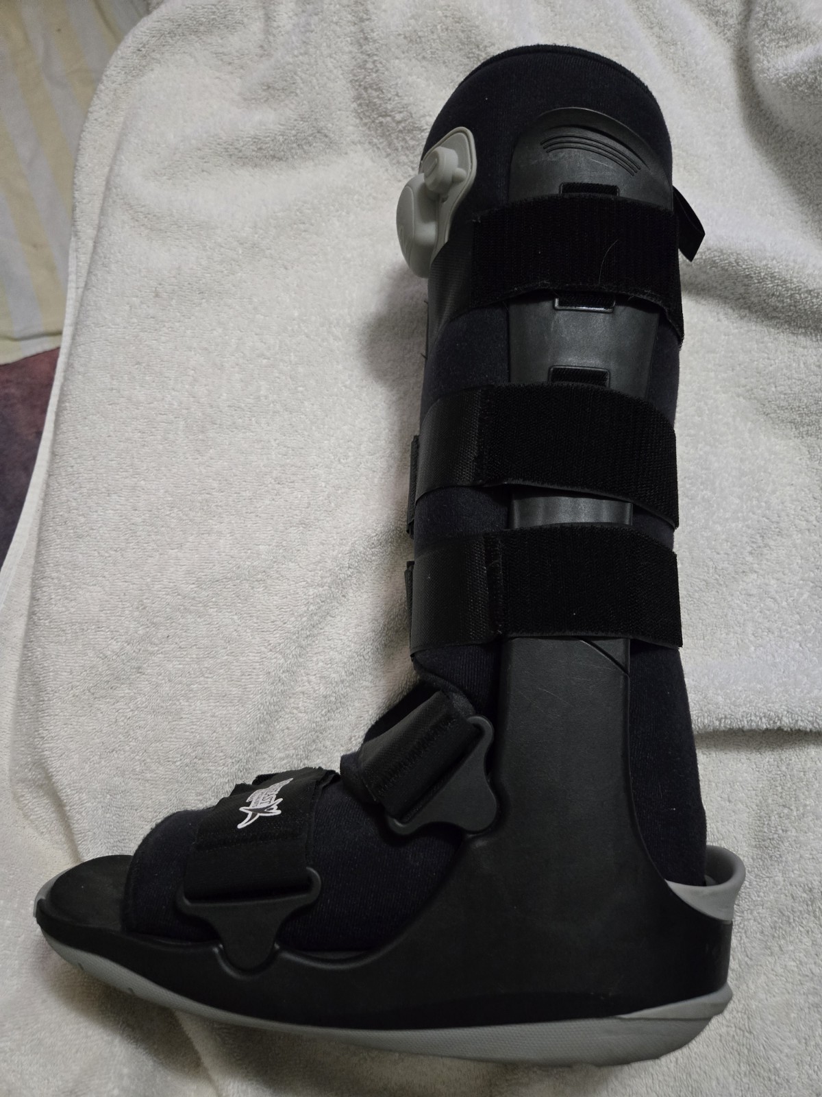Ovation Medical Air Walker Tall Post-Surgery Size Large, 100617-040 Boot – used
