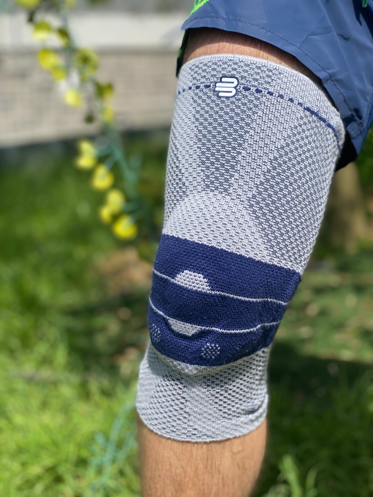 Bauerfeind GenuTrain Size 4 Knee Joint Brace Patella Support Sleeve ACL Menisc