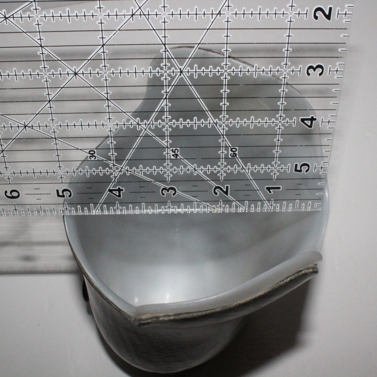 CLEAN BELOW-KNEE CARBON FIBER PROSTHETIC CALF SOCKET w/ DISTAL MOUNTING BASE