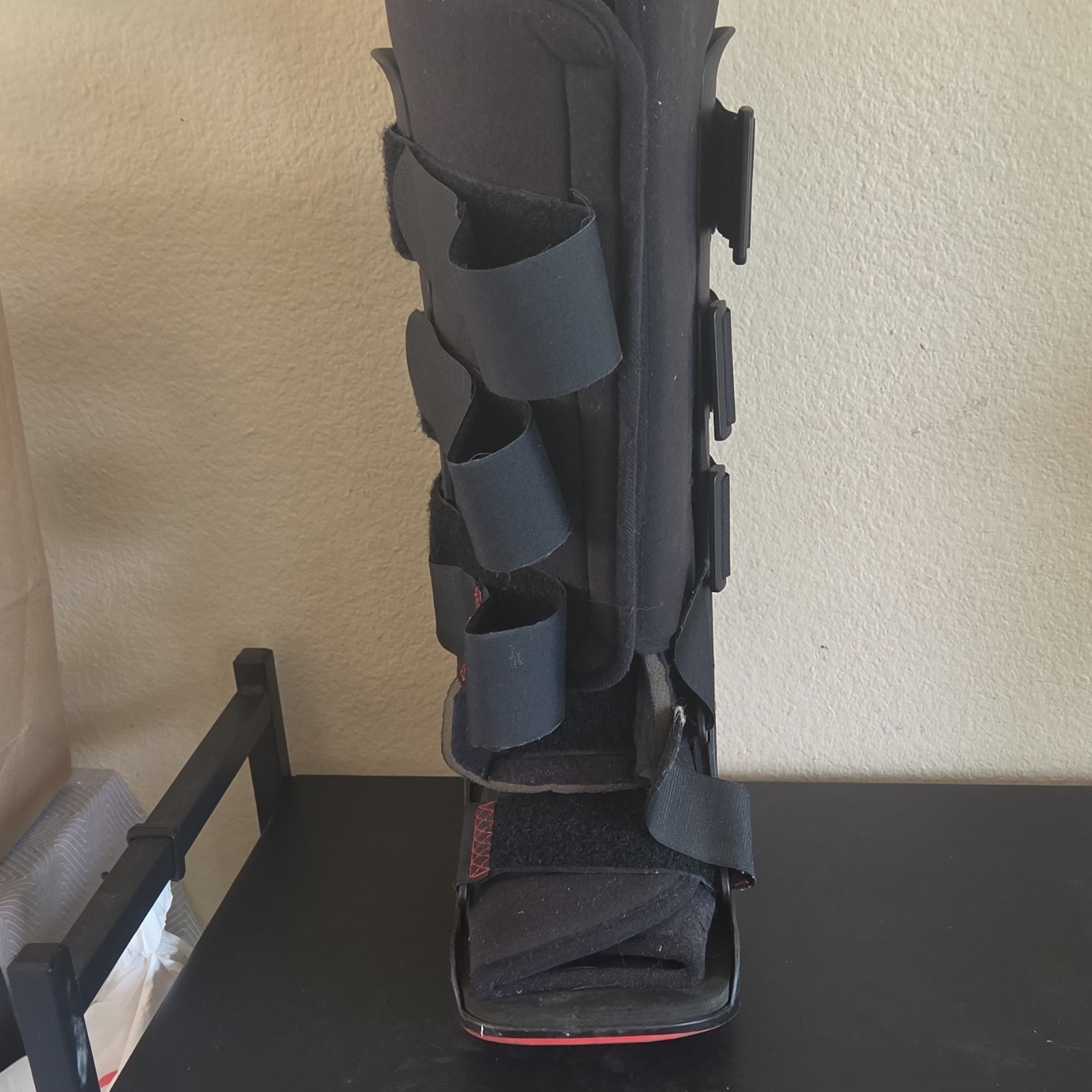 XcelTrax Adjustable Walking Boot Immobilizer, Black/Red, Size M, CE