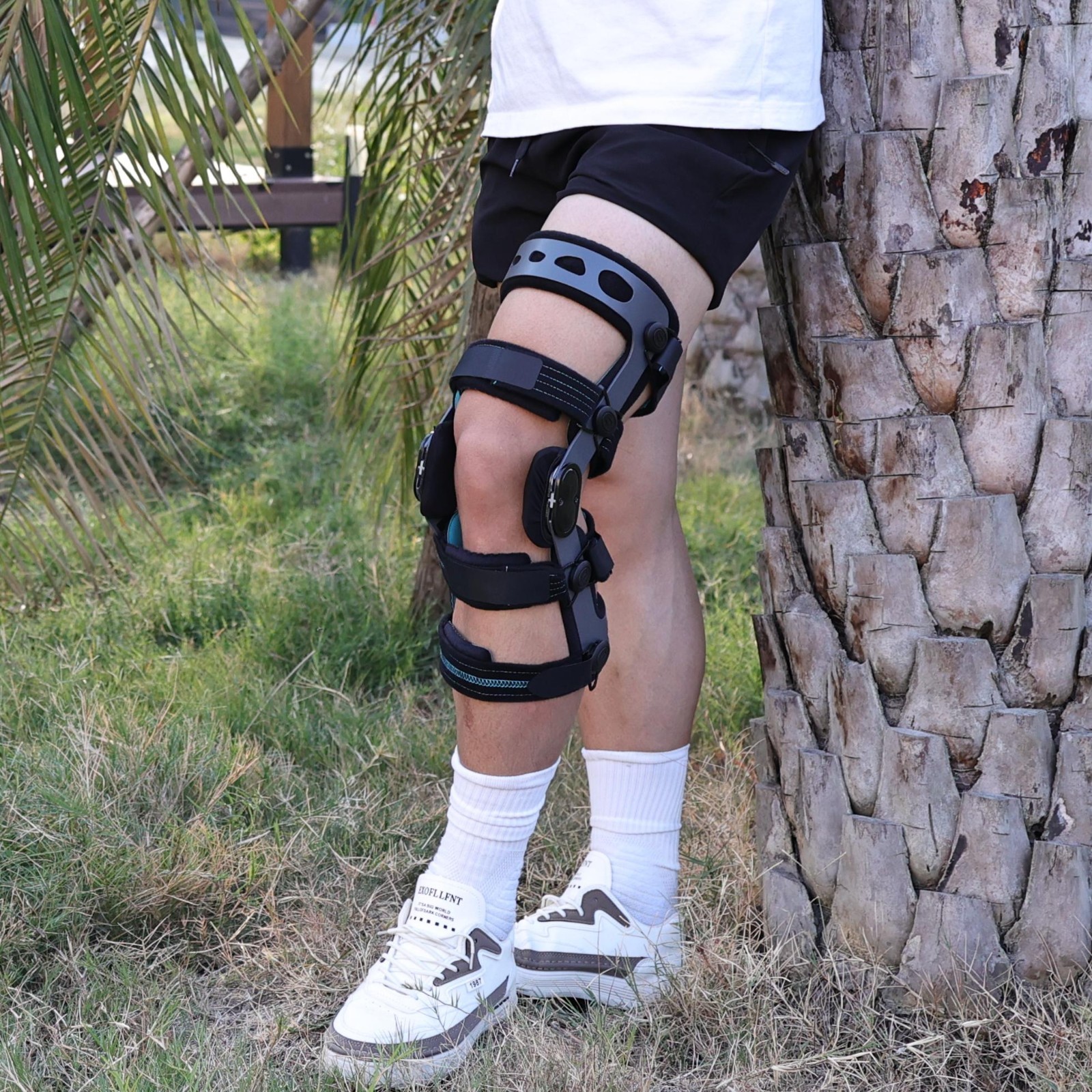 Double hinged ACL postoperative rehabilitation knee brace for Men & Women