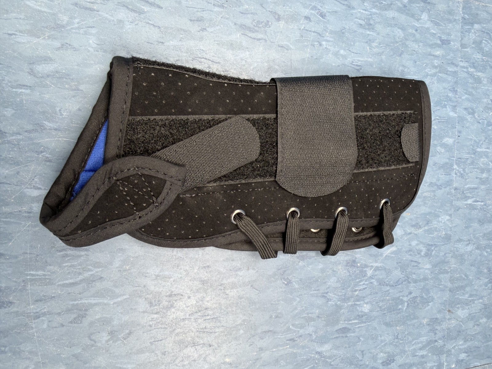 Adjustable Wrist Brace with Dual Stays – Size Medium Right Hand Free Ship – NEW