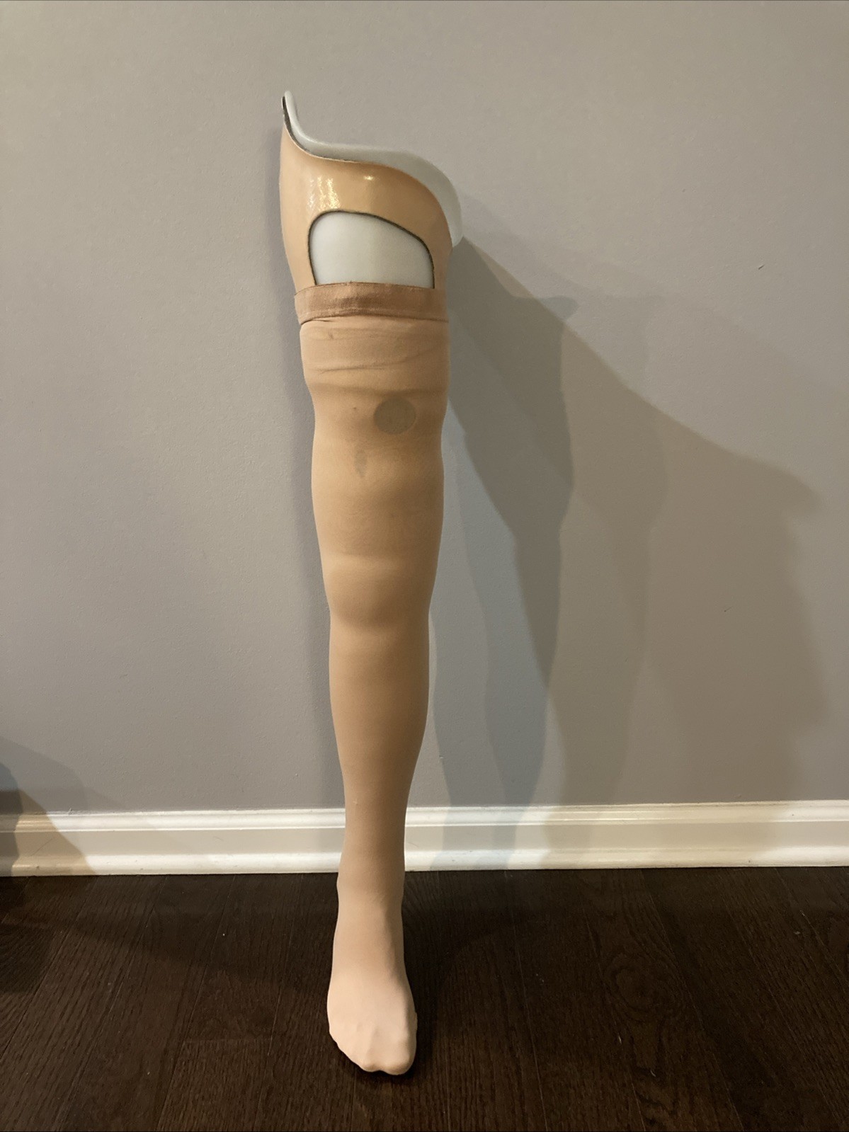 Ottobock Prosthetic Leg Above The Knee 4R72=32 Titan Right Foot Sz 24