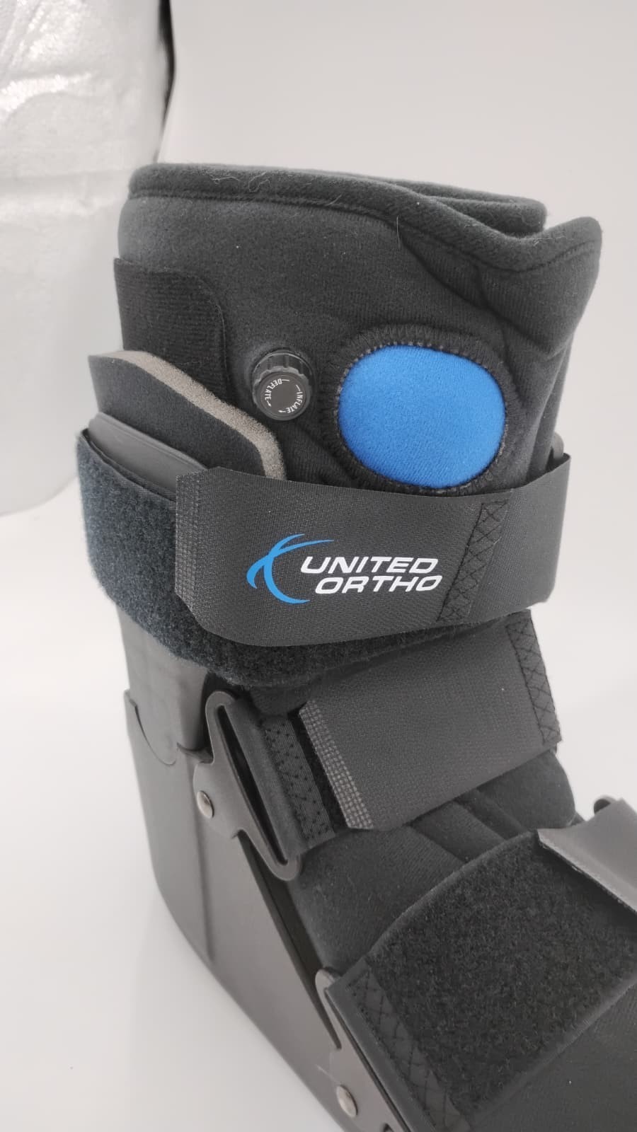 United Ortho USA14115 Short Air Cam Walker Fracture Boot, Medium, Black