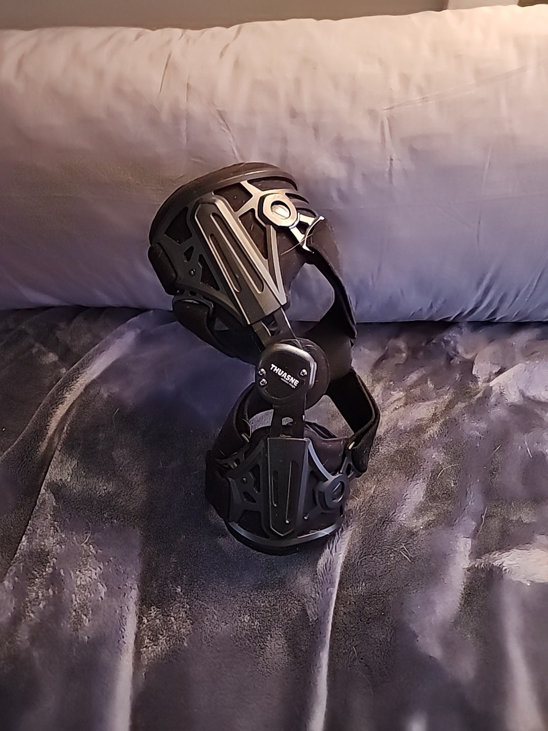 Thusane Knee Brace UniReliever V2 Left Leg Lateral Right Leg Medial