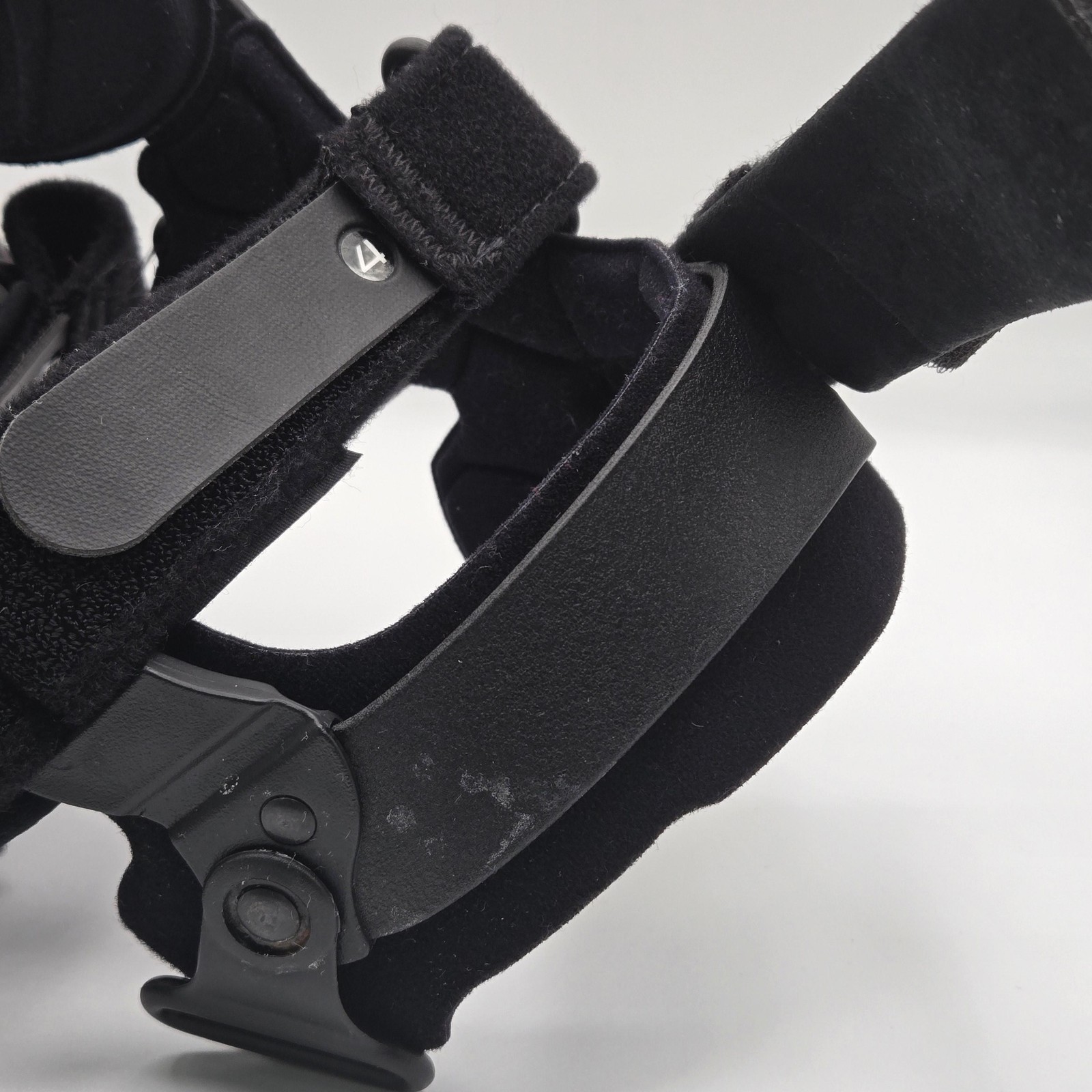 Breg Fusion OA Plus Knee Brace One Size Black Neoprene Hinged Support Adjustable