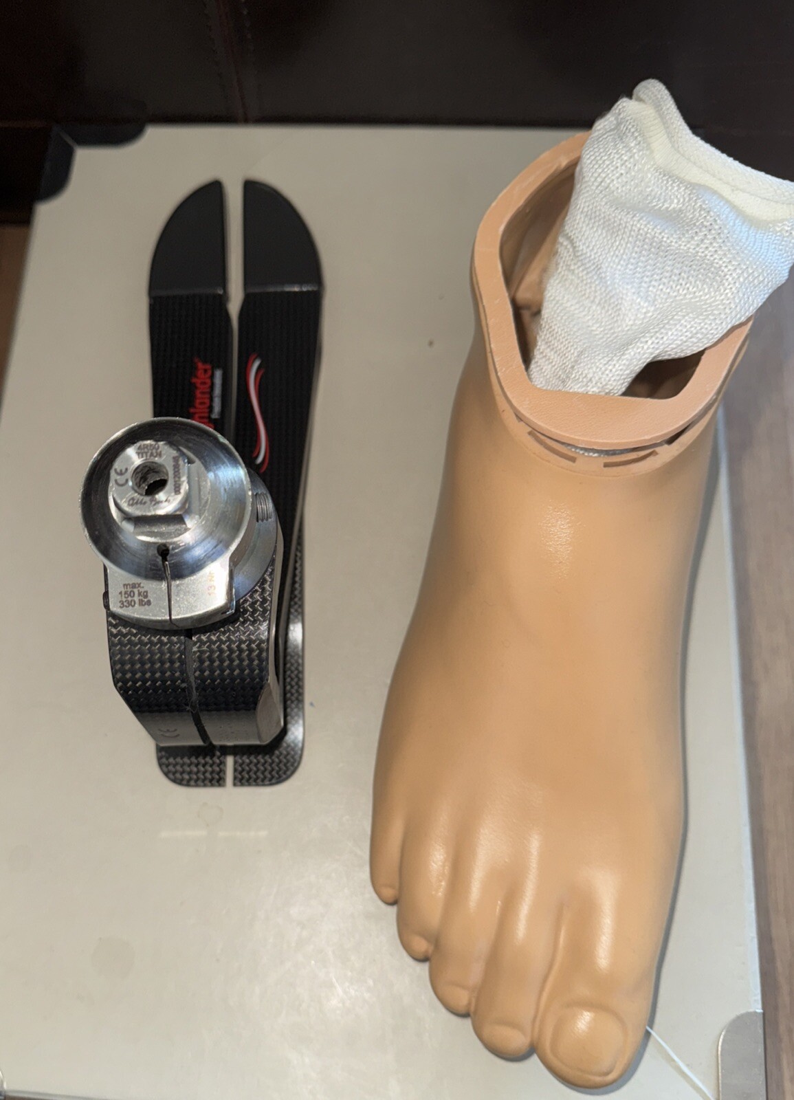 Freedom Innovations /Highlander Prosthesis Foot Size 30 max 150 Kg Right Exhihit