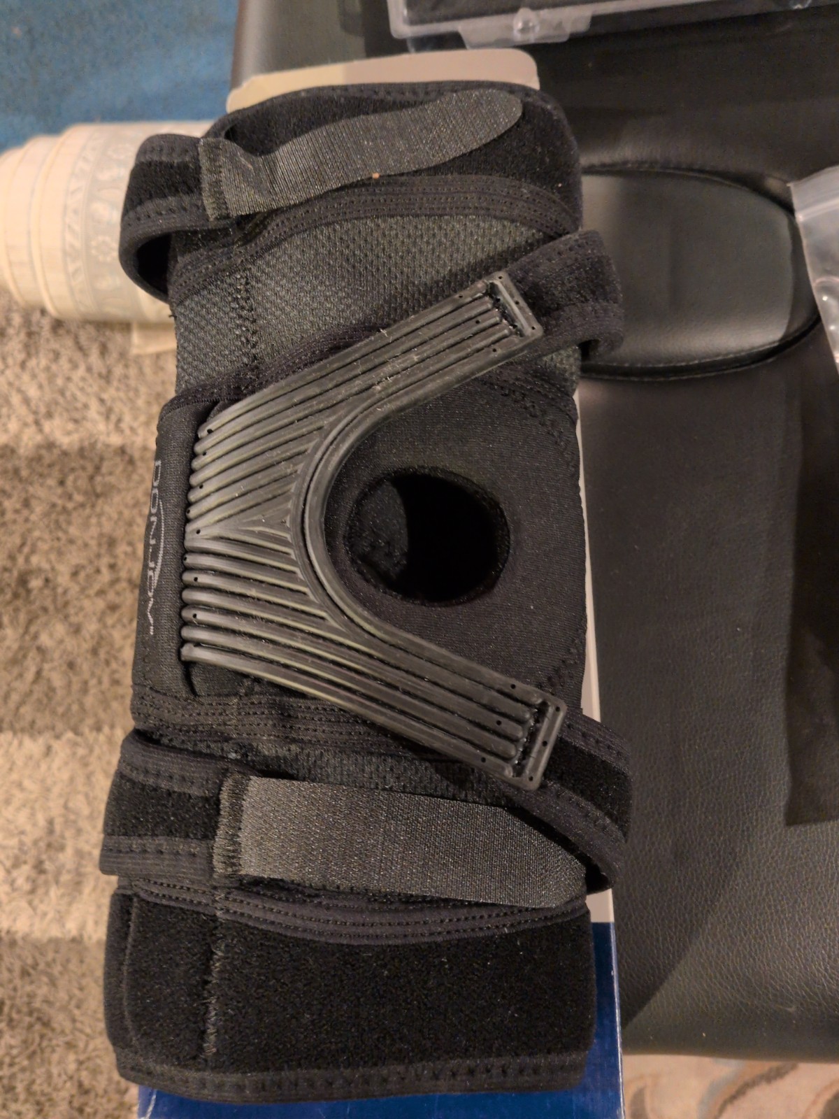 Donjoy Hinged Knee Sleeve, Right, Medium