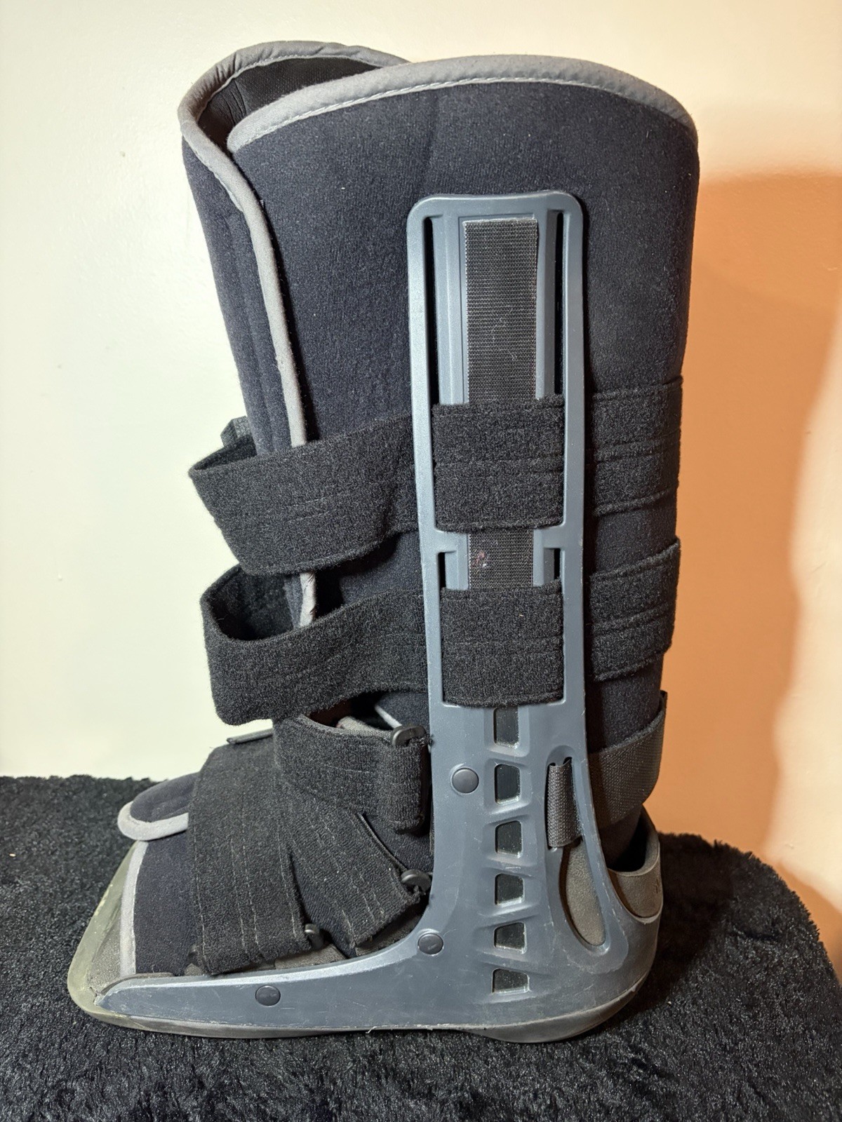 Donjoy Maxtrax II walking boot medium Universal surgery injury recovery protect