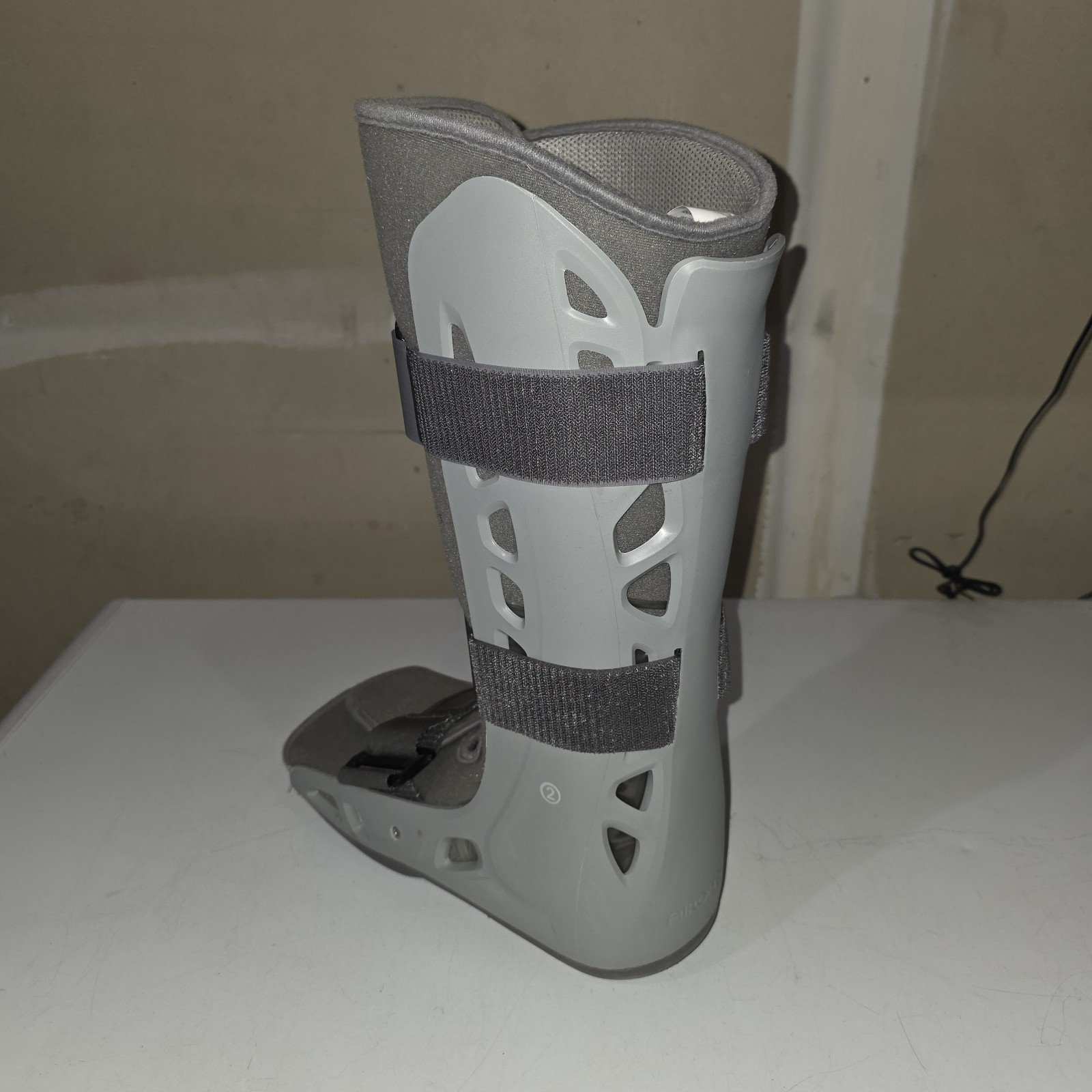 AirCast Soft Strike Walking Pneumatic Pump Boot Walking Cast Size Large 15″ Tall