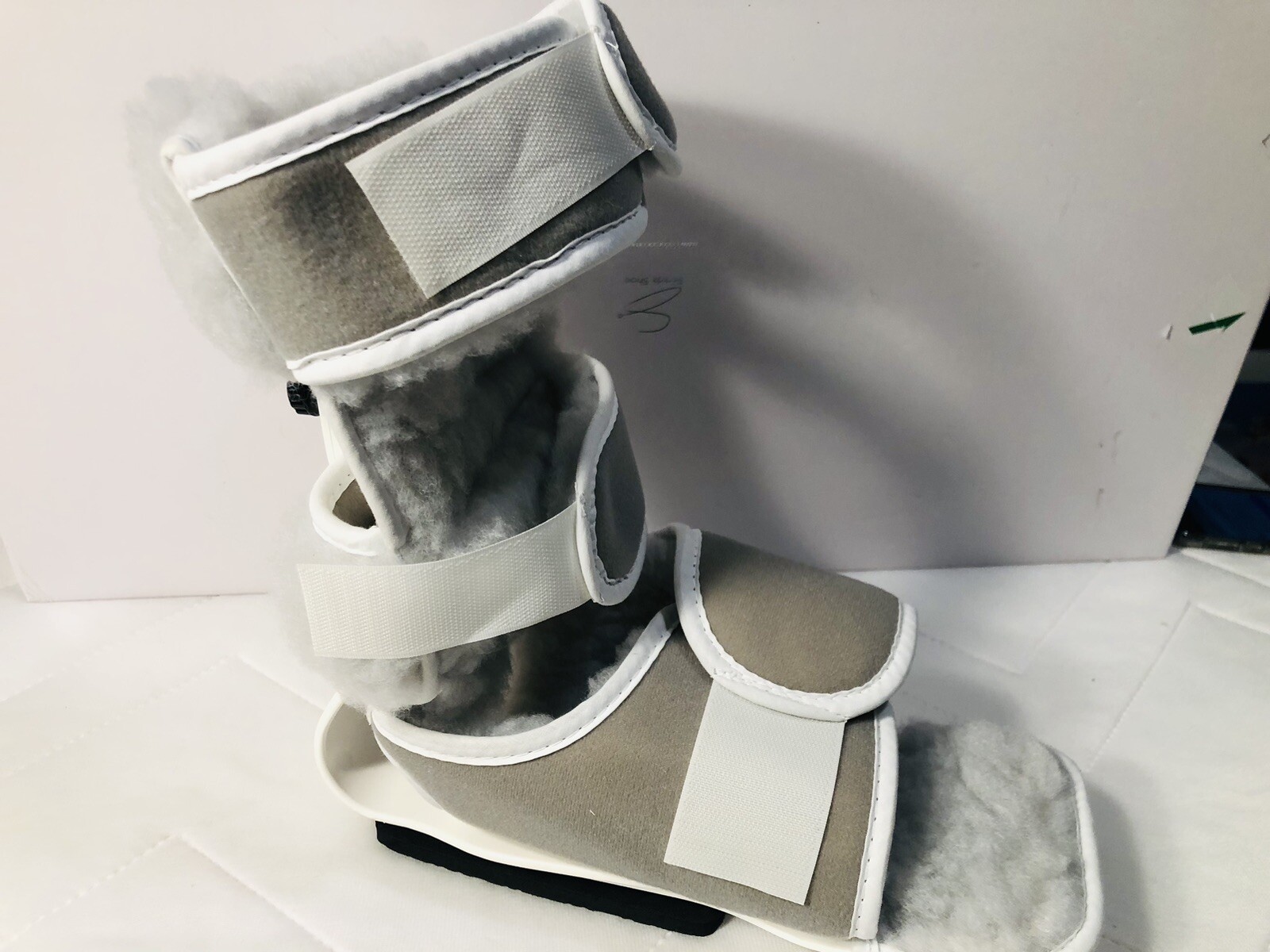 DJ Orthopedics Procare Porous Walking Boot with Poly/Pile Universal EUC