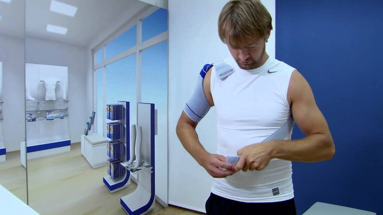 Bauerfeind OmoTrain® S Shoulder Brace Pain Relief Strained Shoulder Size 1