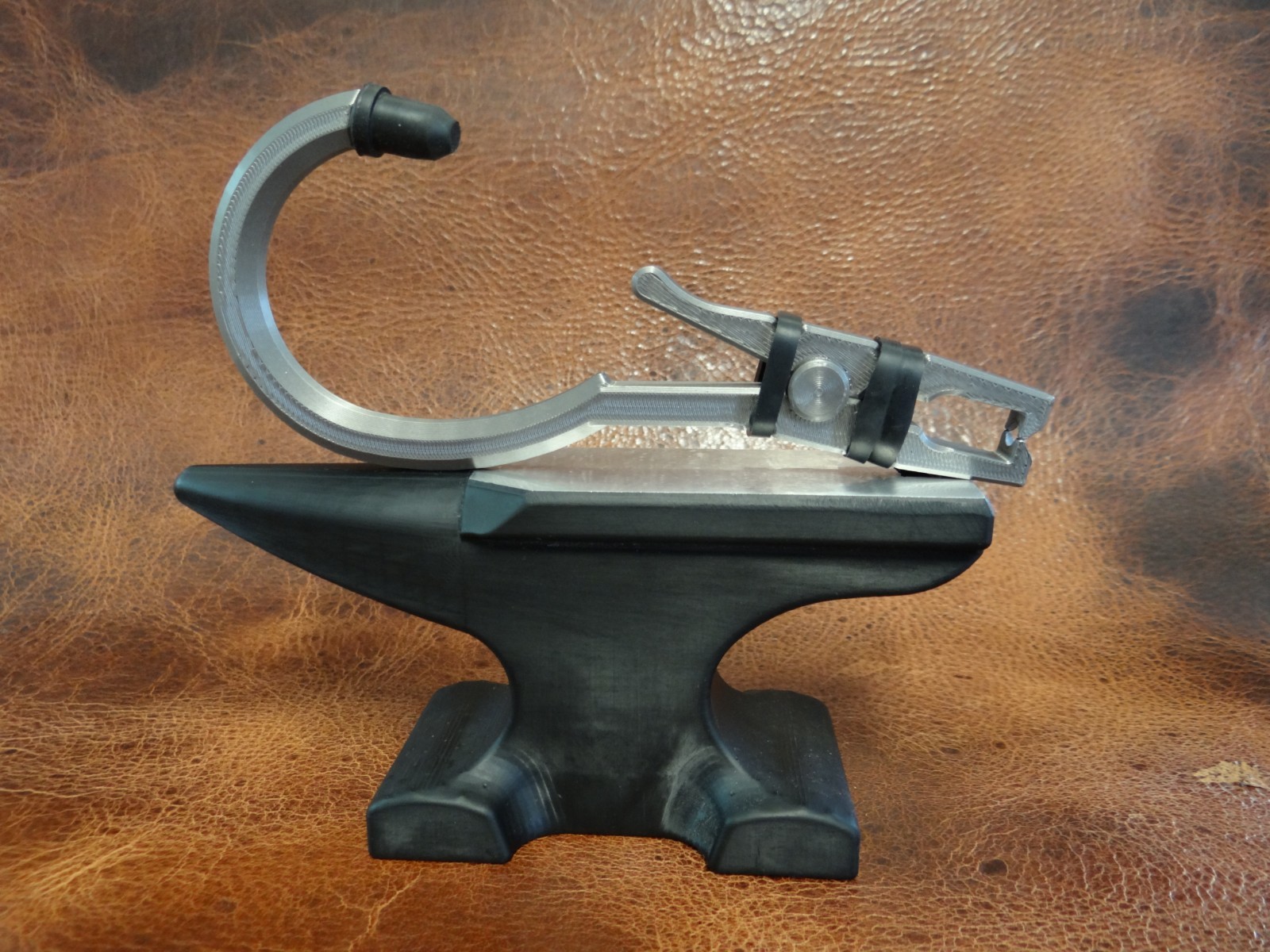 Lock Jaw Liner Hook – Hang prosthetic liners WillowWood Alps Ossur drying stand
