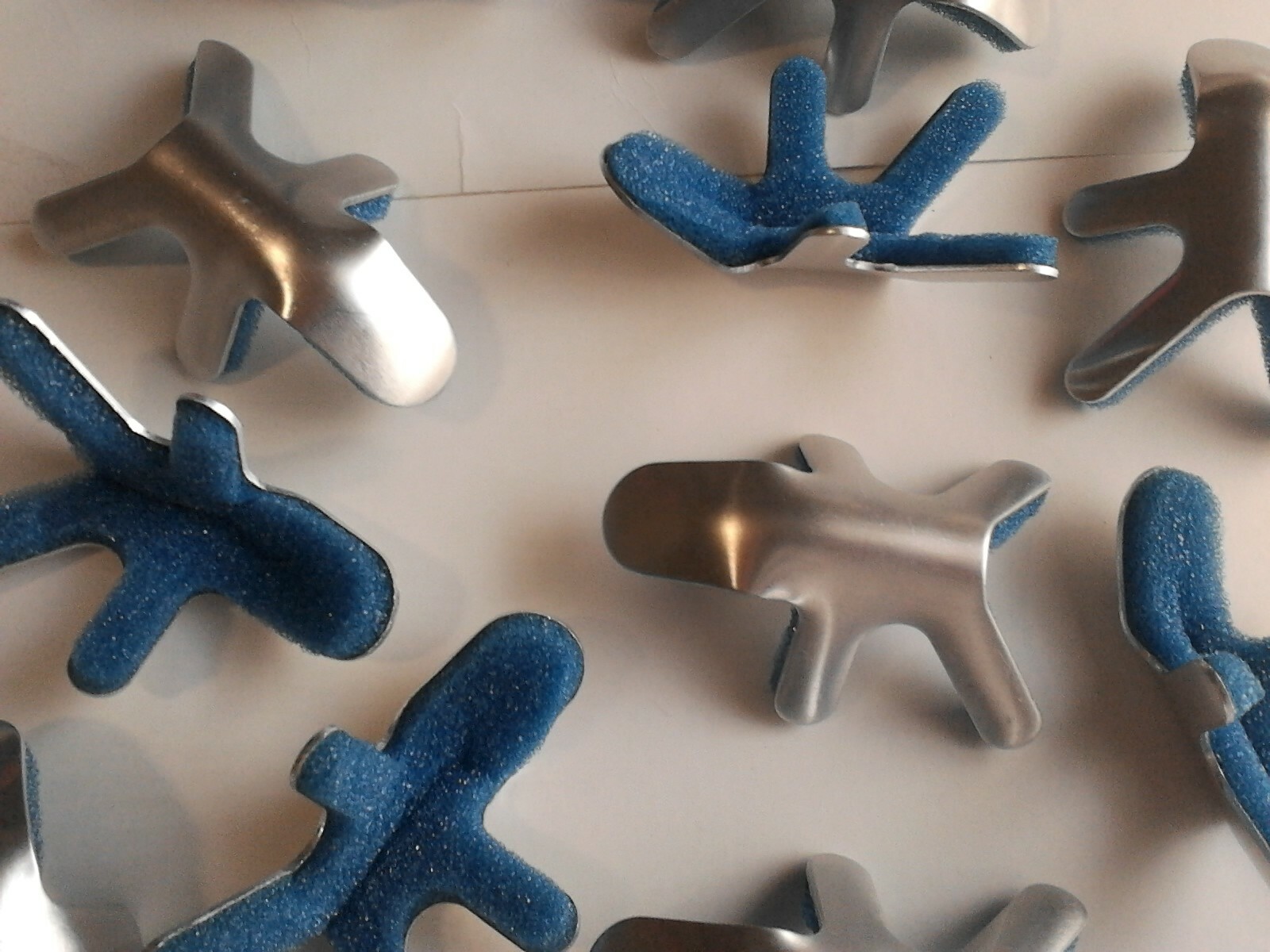 (Bundle!) 11 Frog/Toad Style Aluminum Finger Splints (Blue Foam) – (Never Used!)