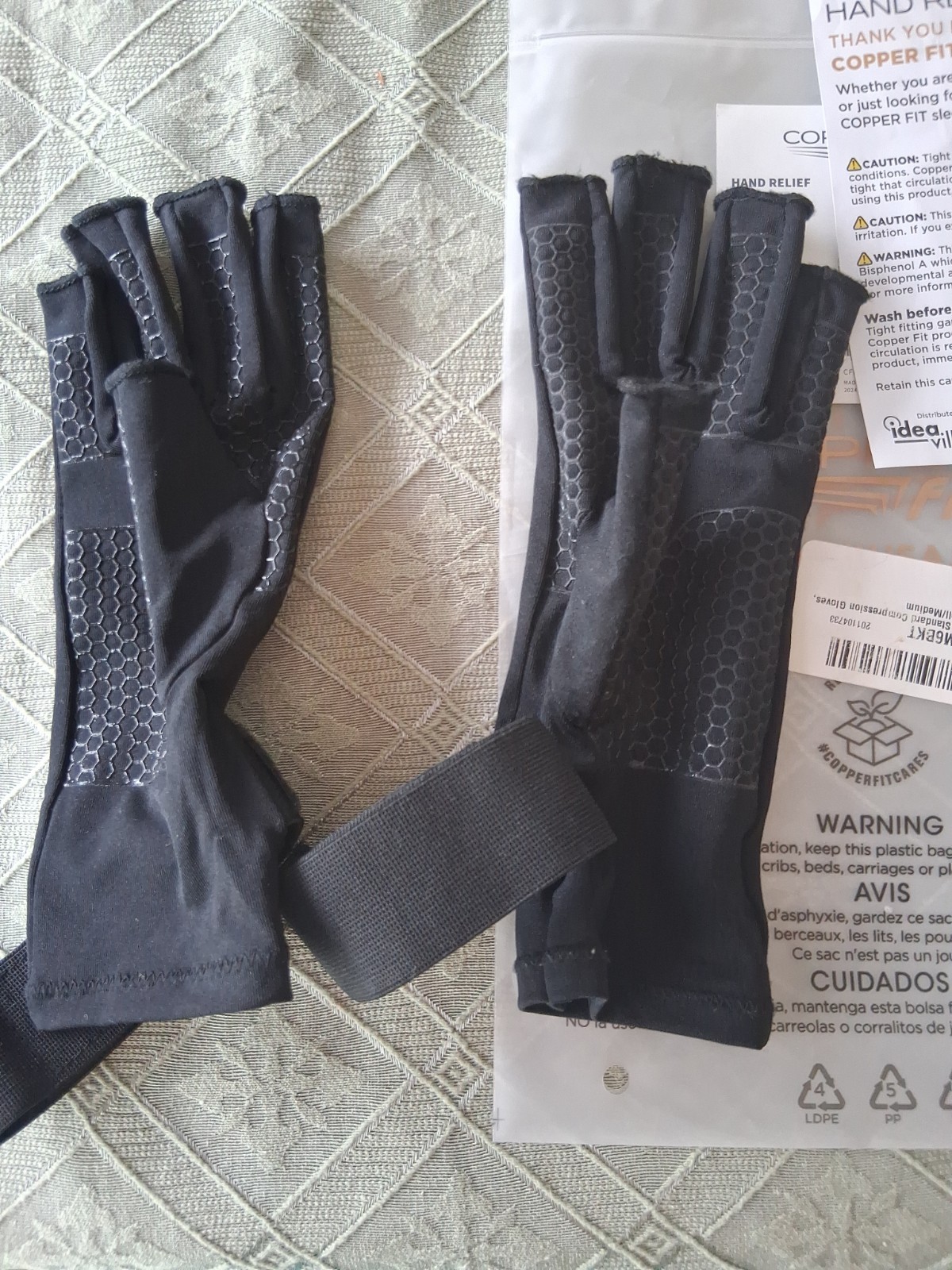 Copper Fit Standard Compression Gloves-Size S/M-Black-Copper Infused-Pain Relief